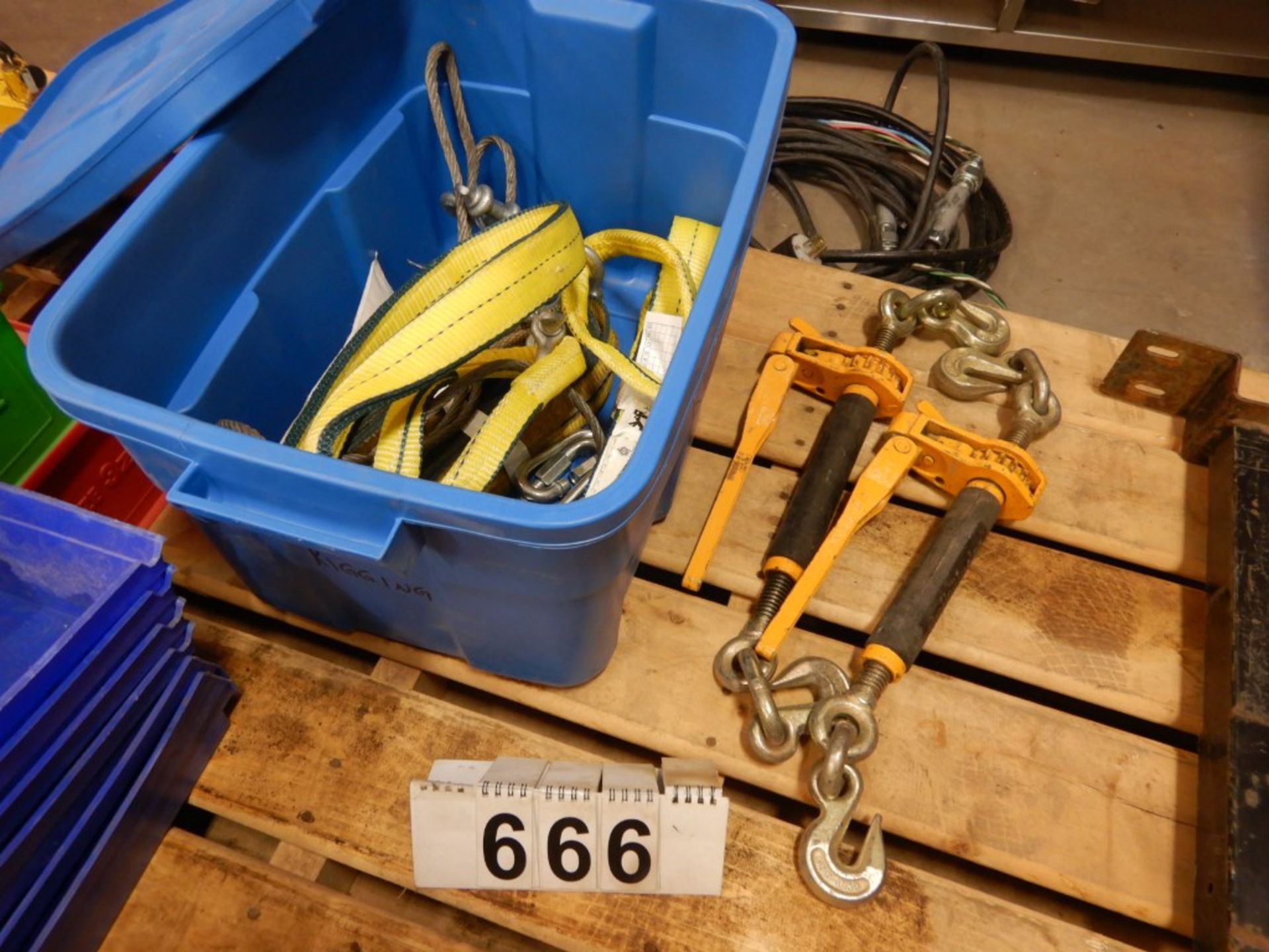 L/O RIGGING, C/W 2-RATCHET TYPE LOAD BOOMERS, 3-LOAD SLINGS, ASSORTED SHACKLES, ETC