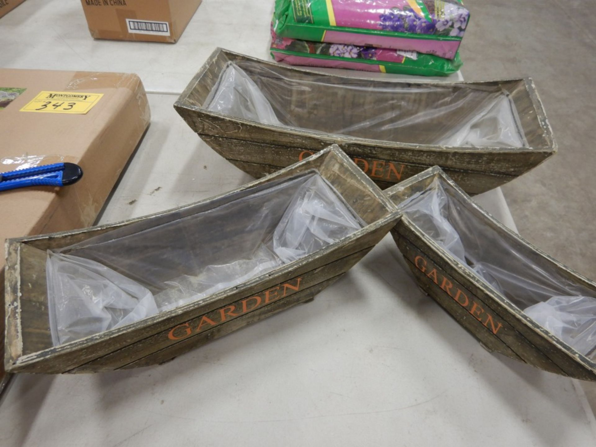 L/O 4 SETS OF 3 GARDEN BOAT SHAPED PLANTERS - Image 2 of 2