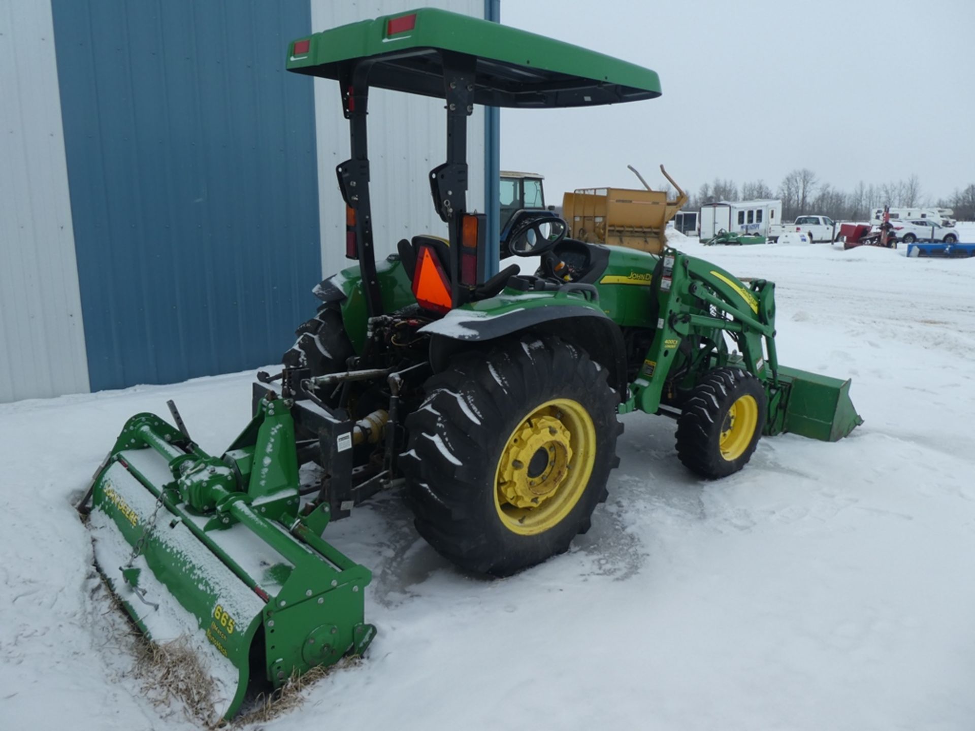 2007 JD 4720LV COMPACT 4X4 TRACTOR W/JD400CX FEL, ROPS5 3 PT , HYDRO, (NO ROTOTILLER) - Image 2 of 8