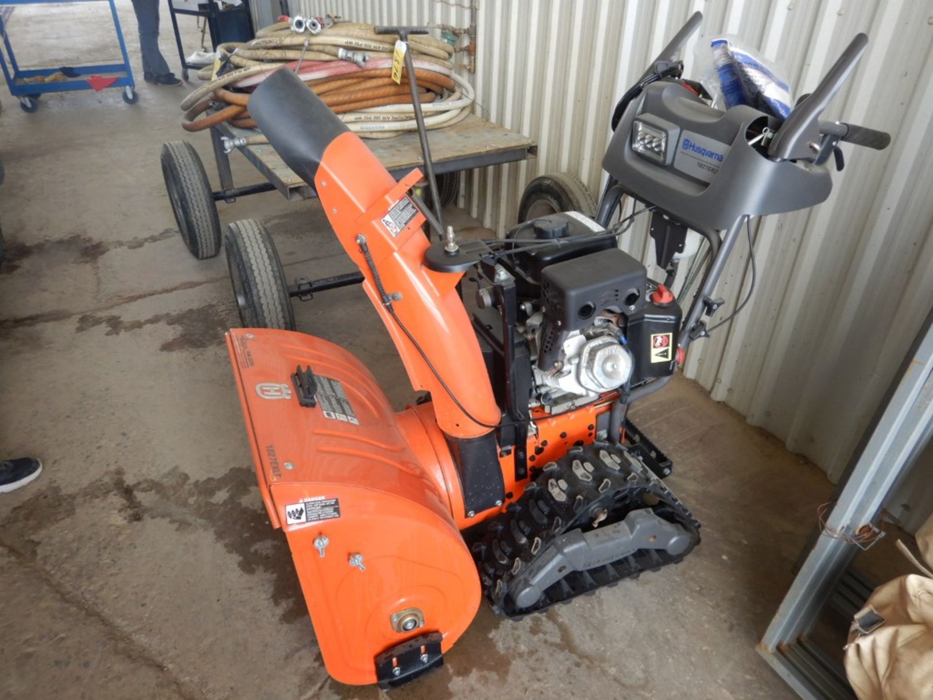 HUSQVARNA 1827EXLT 27" TRACK TYPE SNOW BLOWER W/ELECTRIC START (AS NEW) - Image 2 of 2