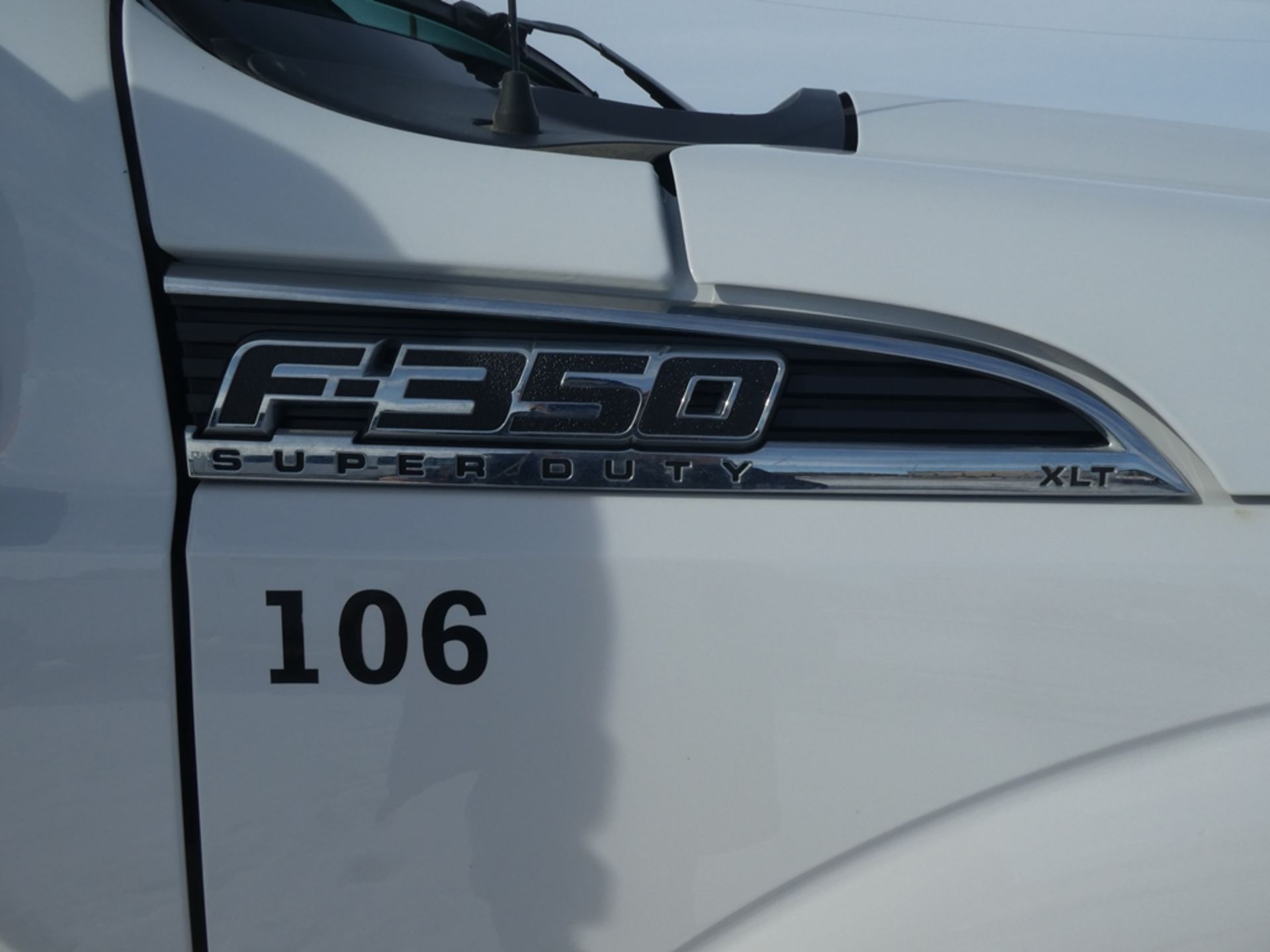 2016 FORD F350 XLT 4X4 CREW CAB, LONG BOX PICKUP W/FLEX FUEL GAS ENGINE, 84,714 KM SHOWINGS/N - Image 3 of 12