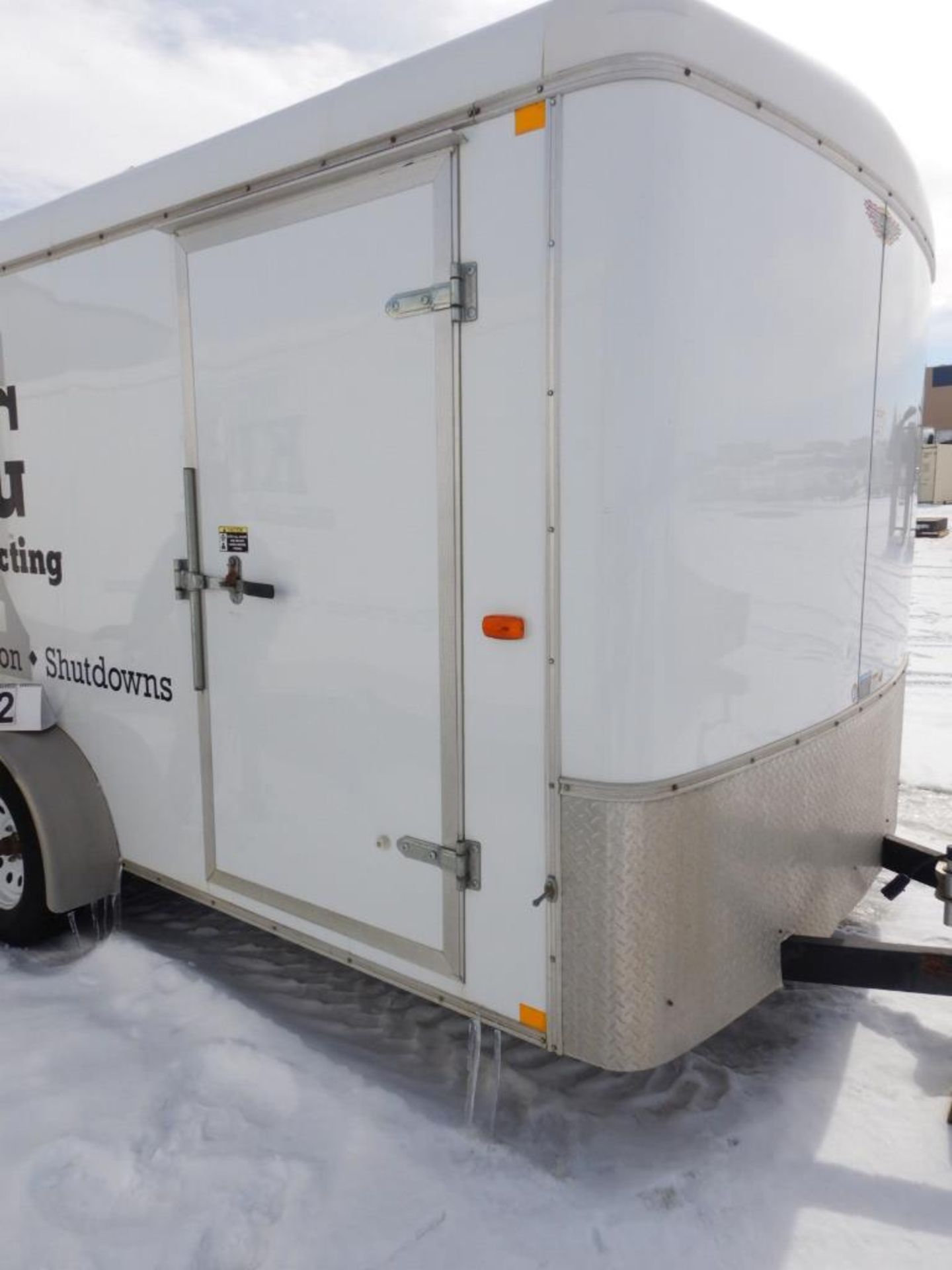 2012 H&H CA SERIES T/A 14 FT ENCLOSED CARGO TRAILER W/MAN DOOR, REAR RAMP DOOR, RACKING - Image 5 of 11