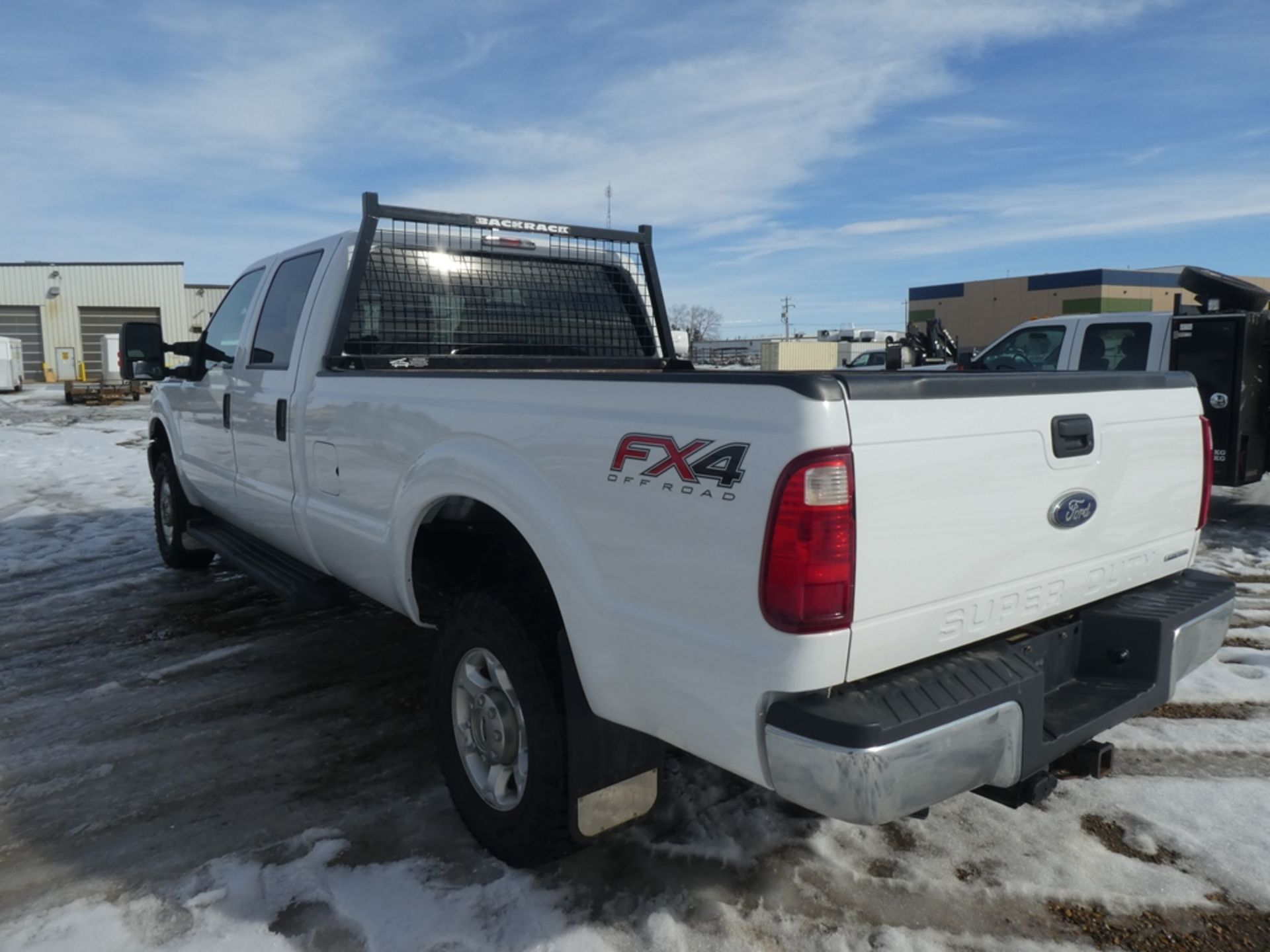 2015 FORD F350 XLT 4X4 CREW CAB, LONG BOX PICKUP W/GAS ENGINE, 100,578 KM SHOWINGS/N - Image 3 of 10