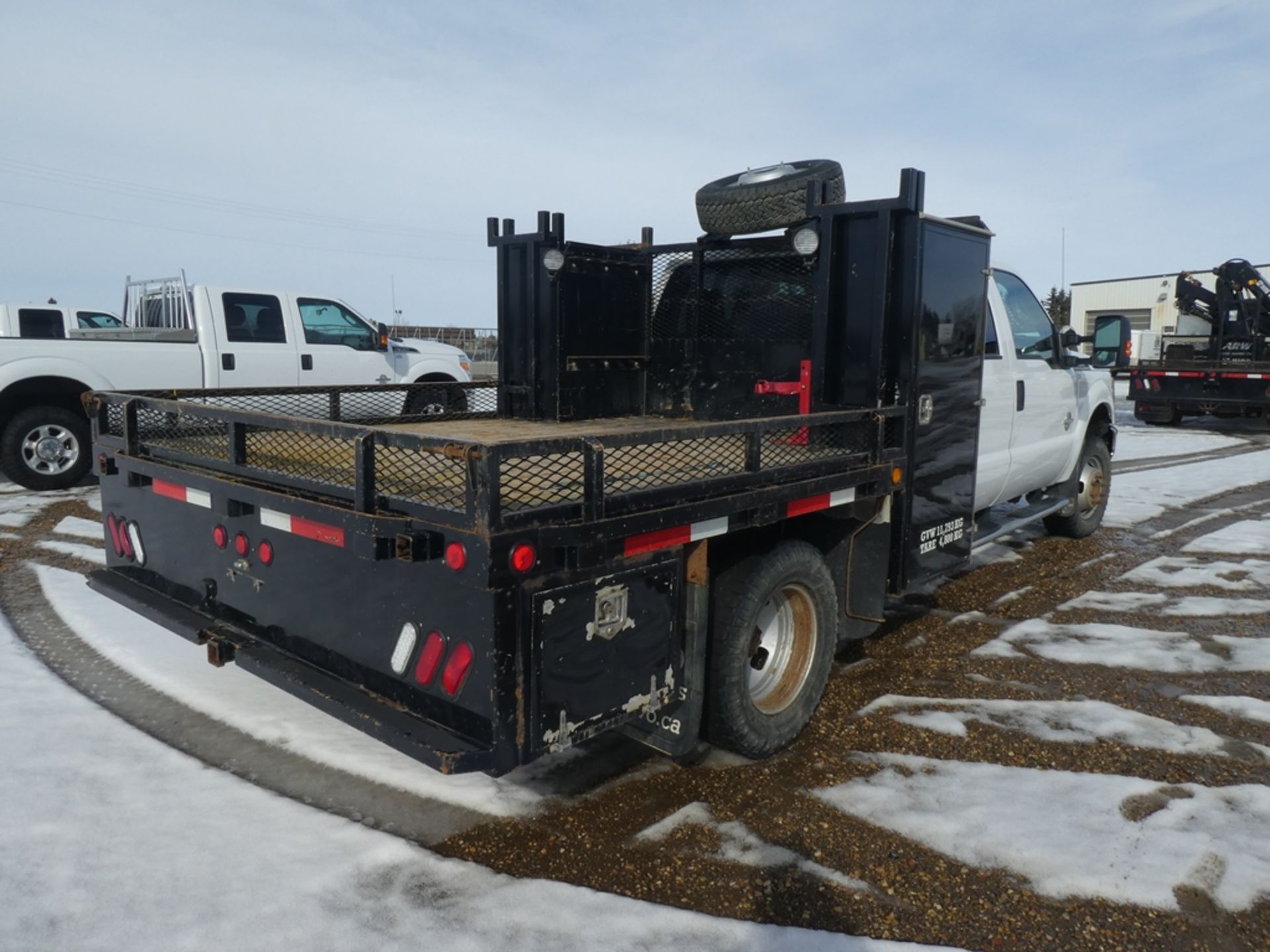 2015 FORD F350 XLT DUALLY 4X4 P/S DIESEL CREW CAB, W/10 FT STEEL/WOOD SERVICE DECK, 2-SIDE MT. - Image 5 of 11