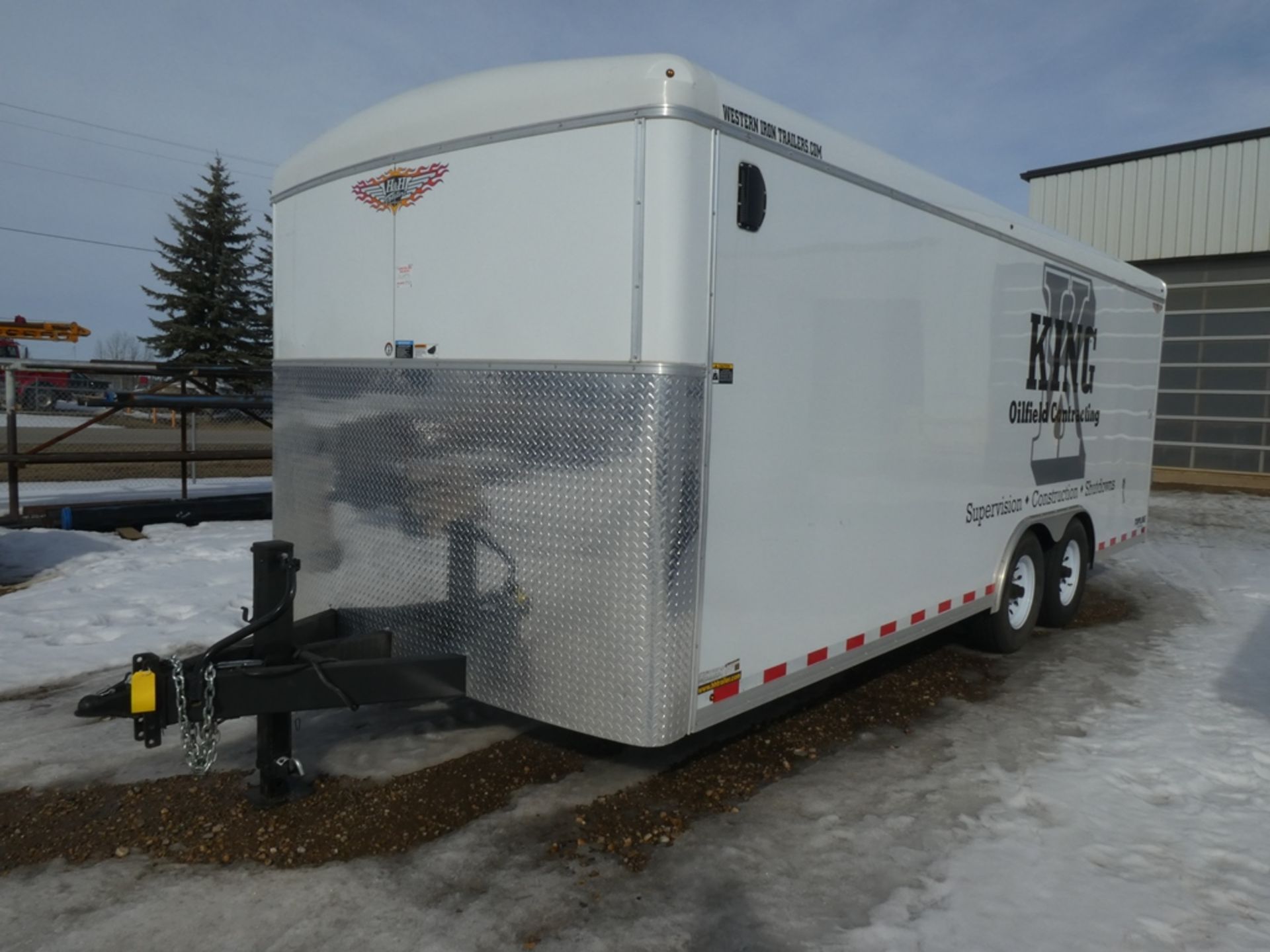 2017 H&H TOPLINE 20 FT T/A ENCLOSED CARGO TRAILER W/MAN DOOR, REAR BARN DOORS, RACKING, WIRED, - Image 5 of 9