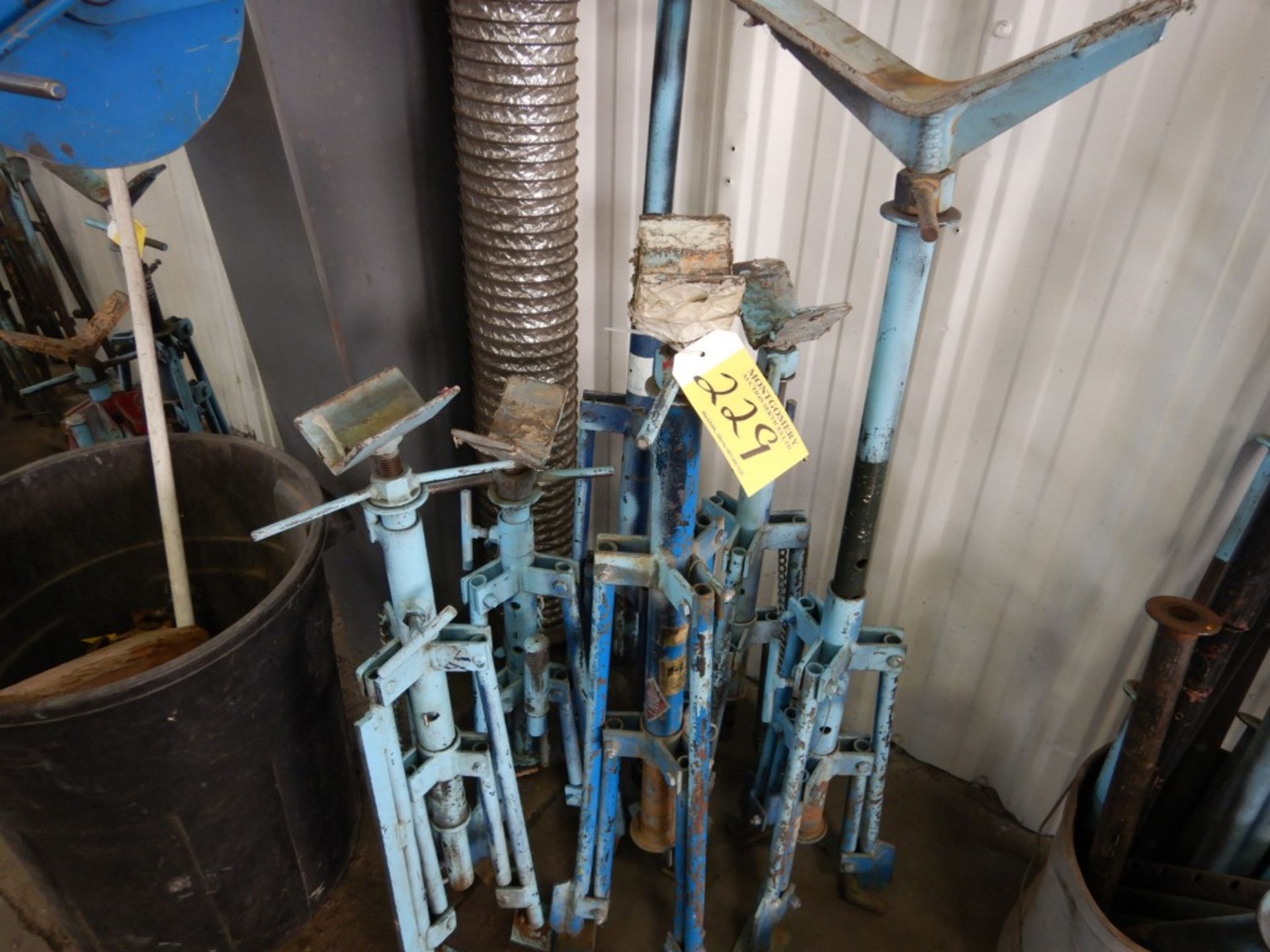 L/O 6-TELESCOPING PIPE STANDS