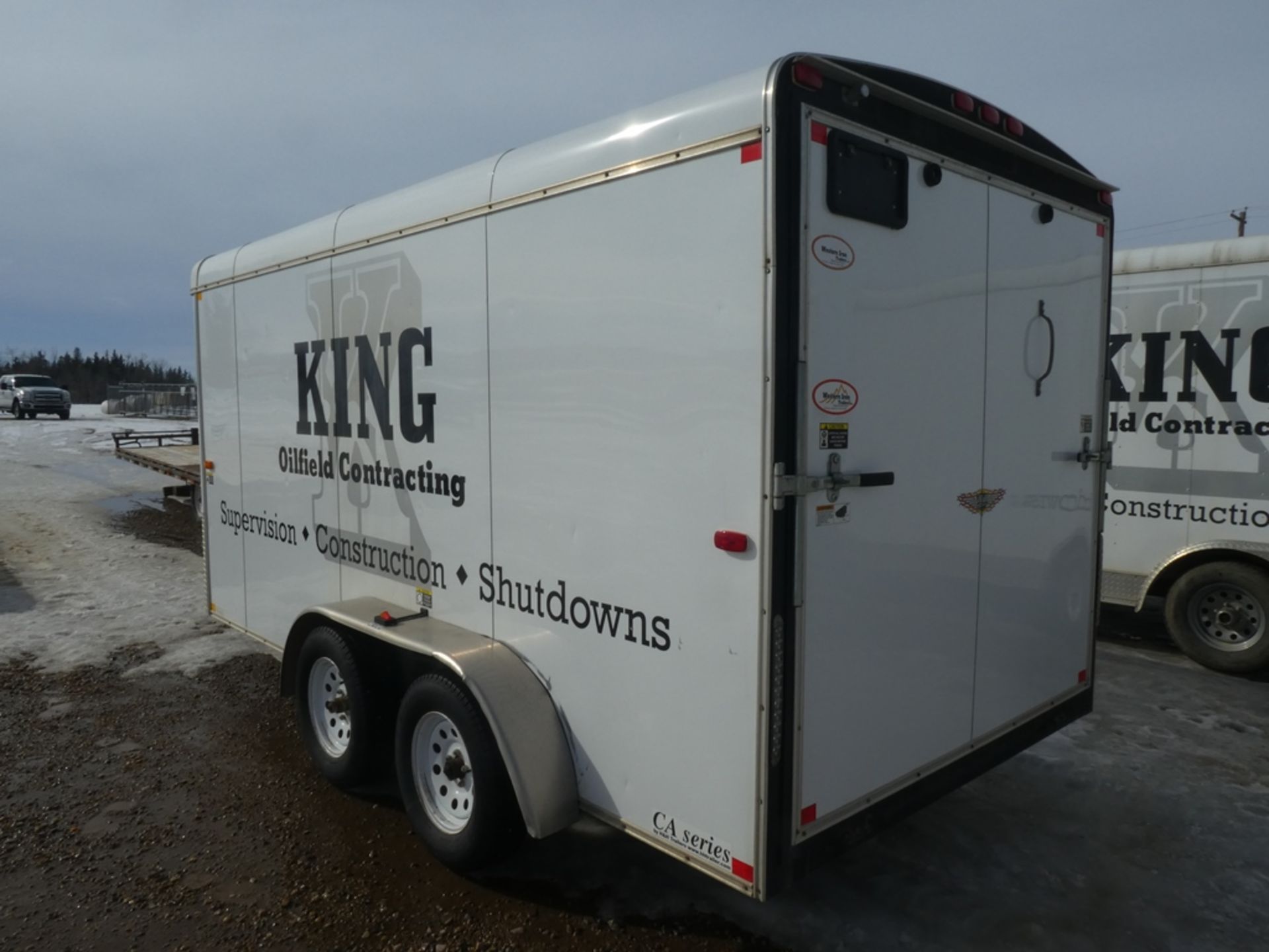 2012 H&H CA SERIES T/A 14 FT ENCLOSED CARGO TRAILER W/MAN DOOR, REAR RAMP DOOR, RACKING - Image 10 of 11