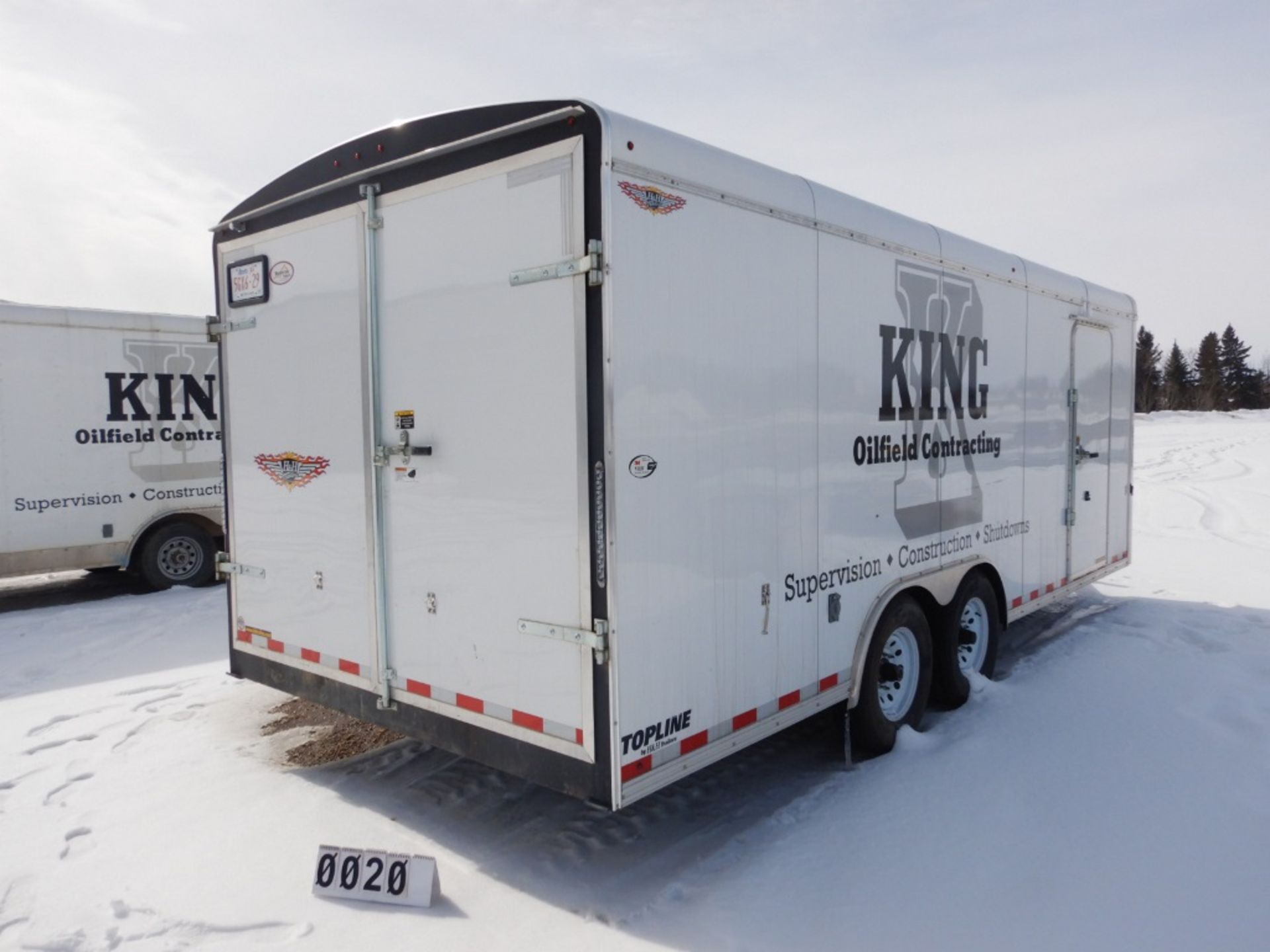 2017 H&H TOPLINE 20 FT T/A ENCLOSED CARGO TRAILER W/MAN DOOR, REAR BARN DOORS, RACKING, WIRED, - Image 2 of 9