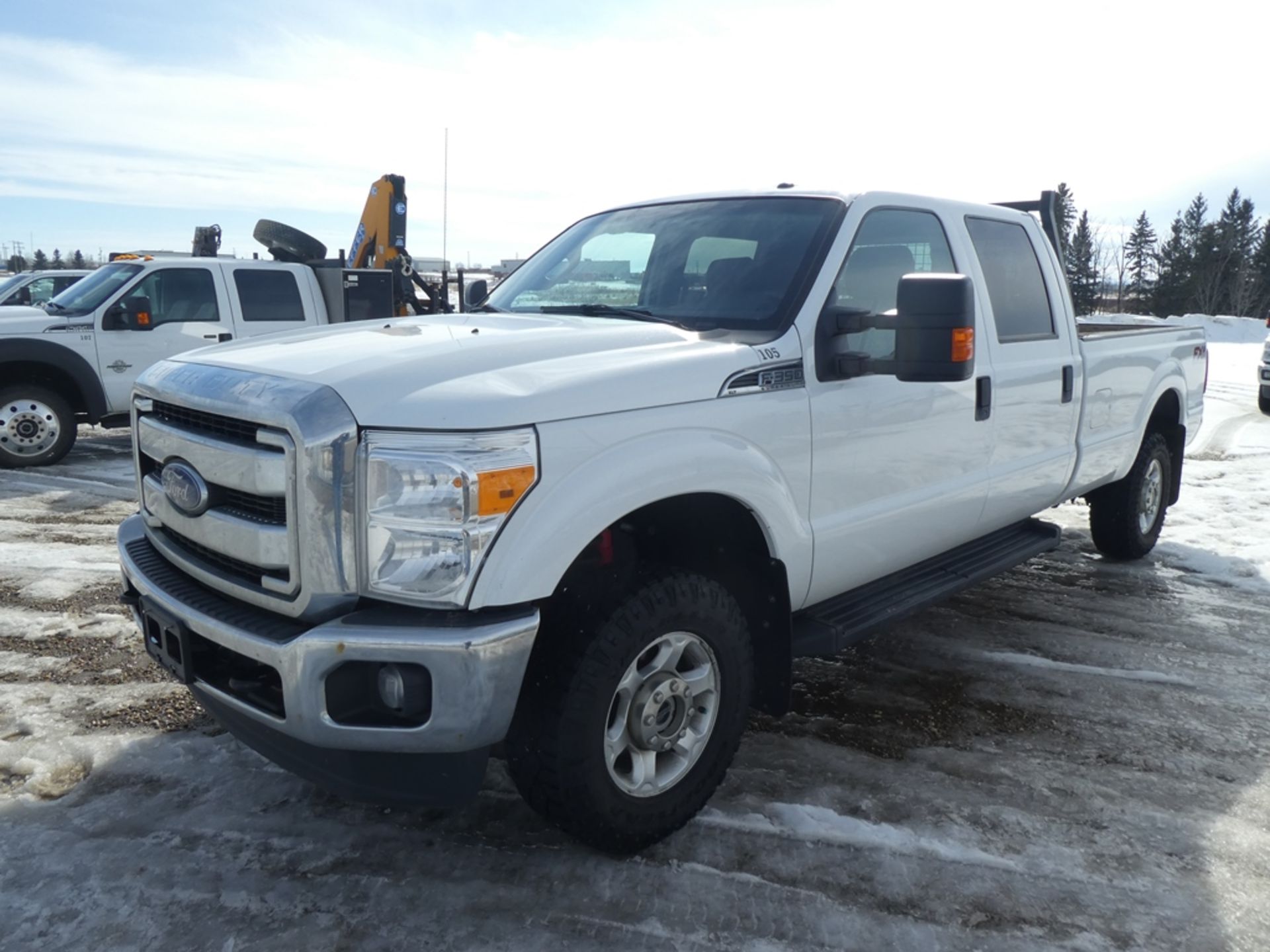 2015 FORD F350 XLT 4X4 CREW CAB, LONG BOX PICKUP W/GAS ENGINE, 100,578 KM SHOWINGS/N