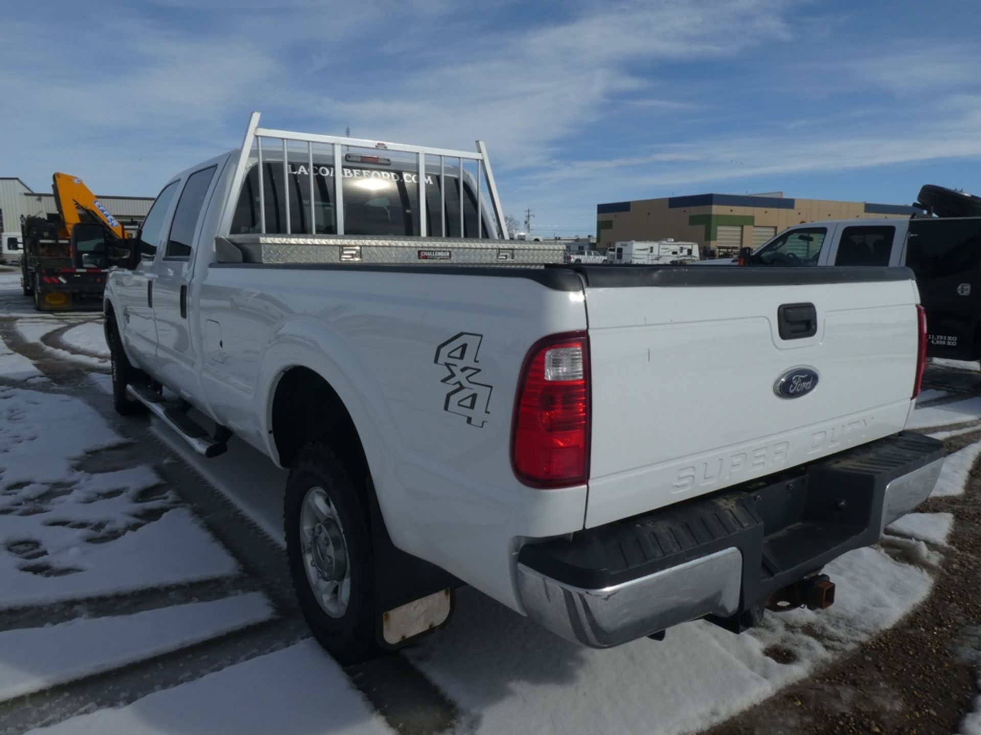 04/2014 FORD F350 XLT 4X4 P/S DIESEL CREW CAB, LONG BOX, W/172"WB 11200 GVW, CHECKER PLATE TOOL - Image 7 of 13