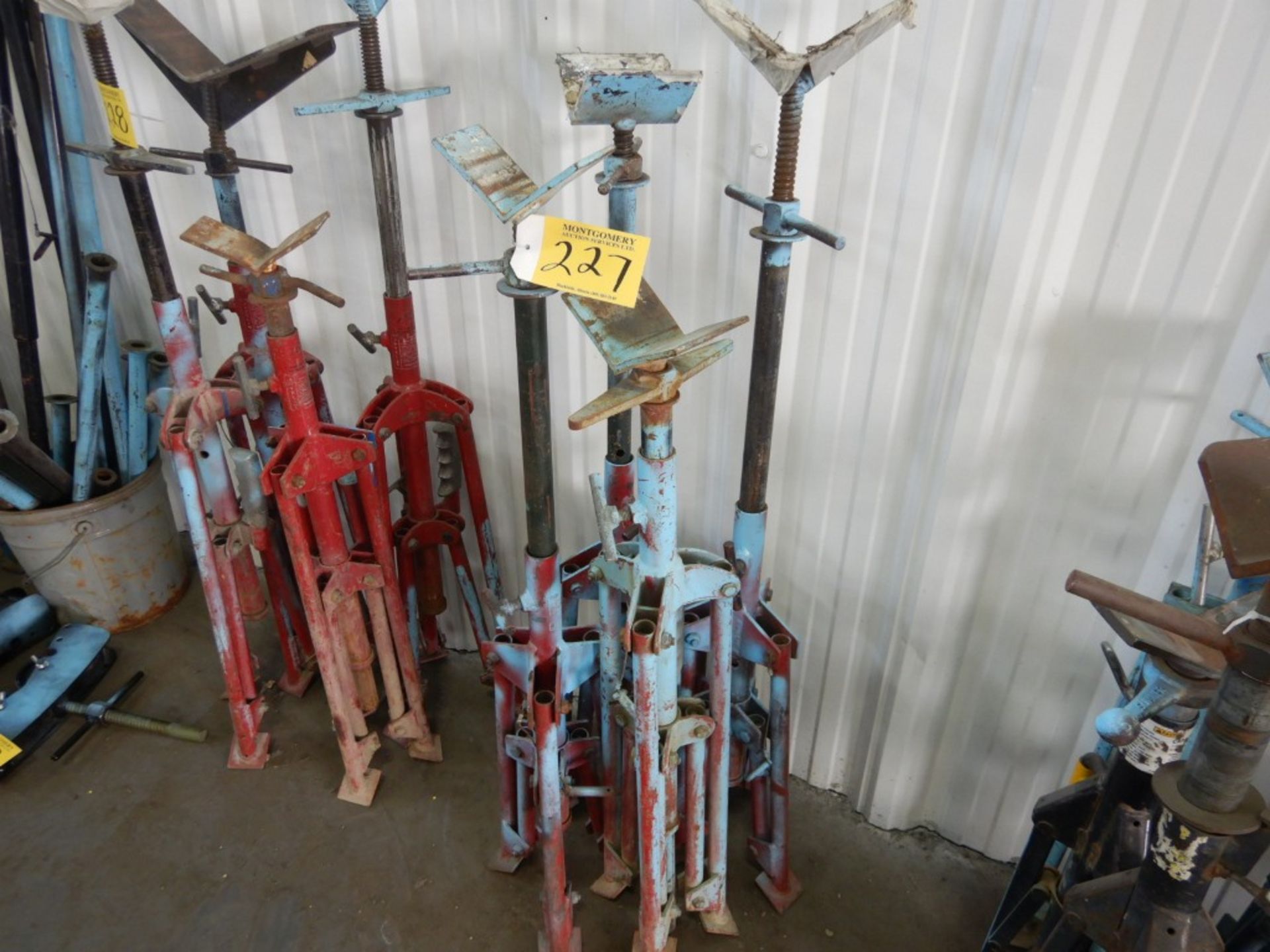 L/O 4-TELESCOPING PIPE STANDS