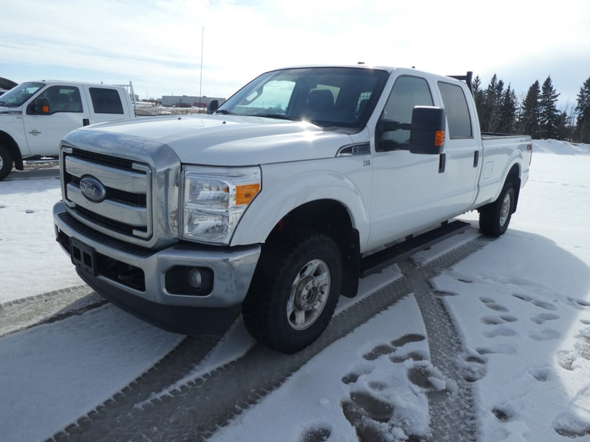 2016 FORD F350 XLT 4X4 CREW CAB, LONG BOX PICKUP W/FLEX FUEL GAS ENGINE, 84,714 KM SHOWINGS/N