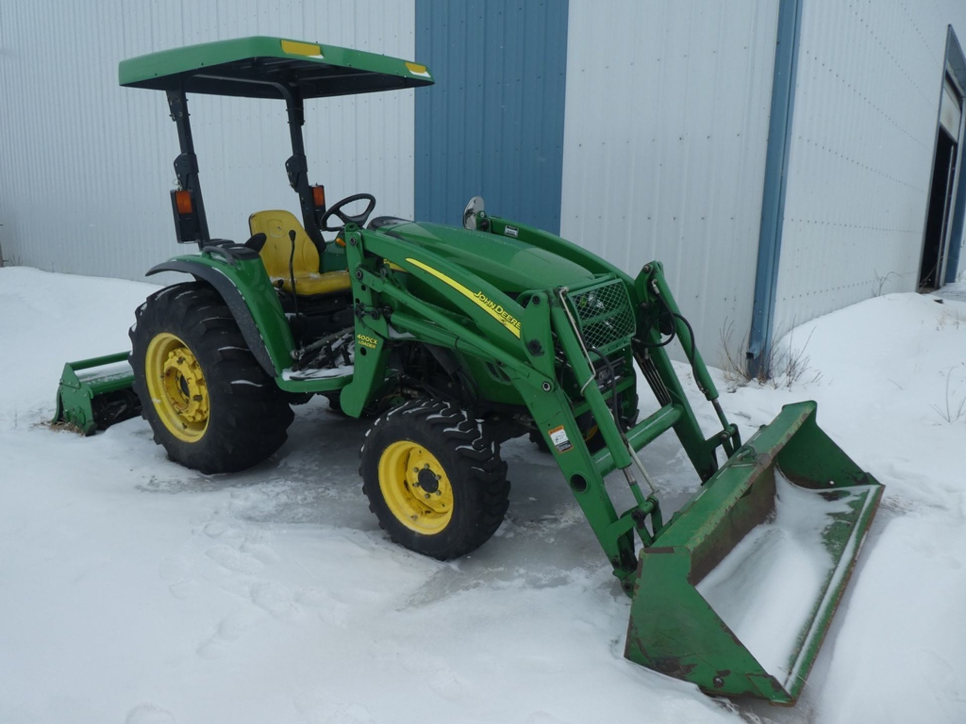 2007 JD 4720LV COMPACT 4X4 TRACTOR W/JD400CX FEL, ROPS5 3 PT , HYDRO, (NO ROTOTILLER)