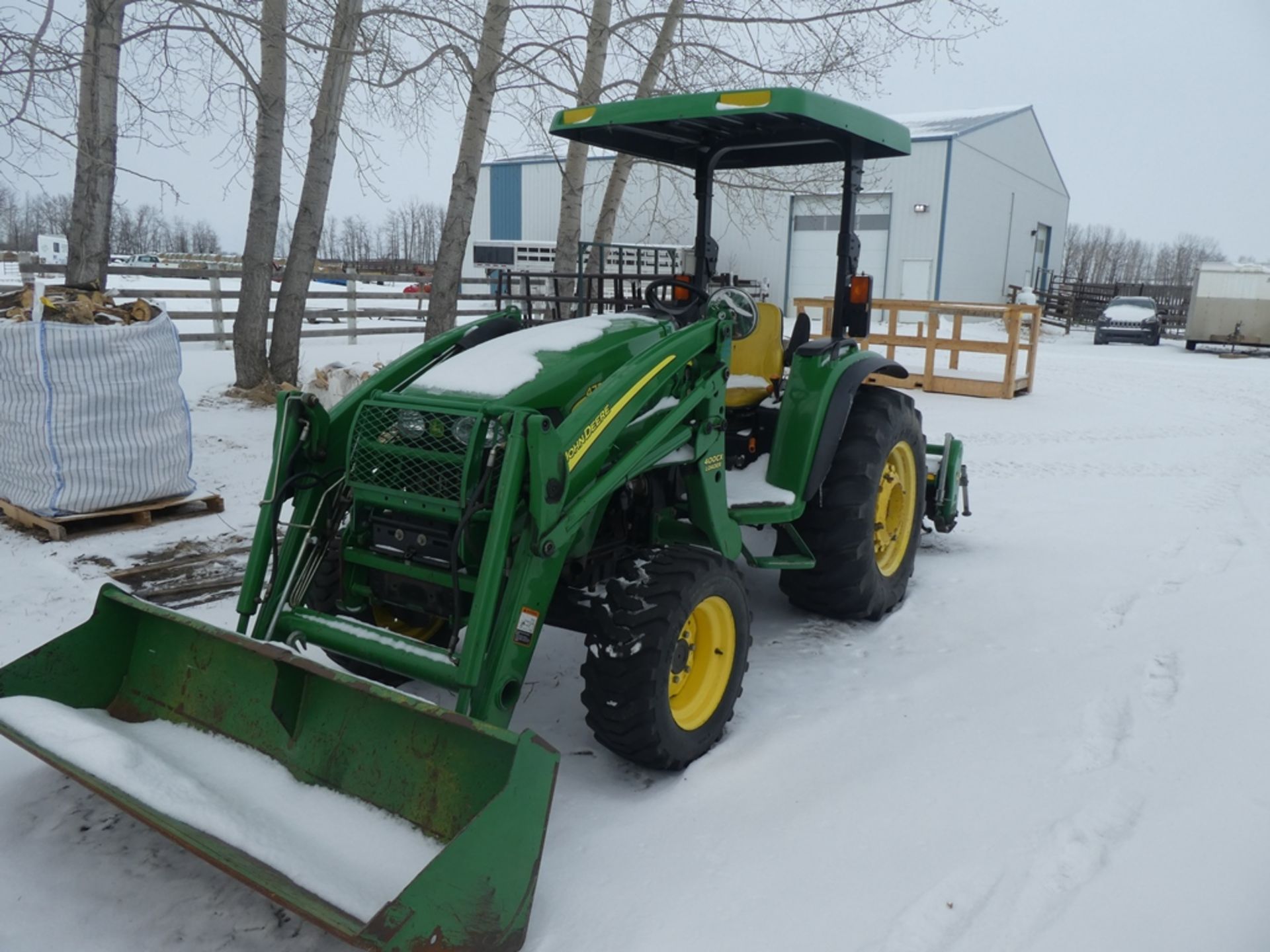 2007 JD 4720LV COMPACT 4X4 TRACTOR W/JD400CX FEL, ROPS5 3 PT , HYDRO, (NO ROTOTILLER) - Image 3 of 8