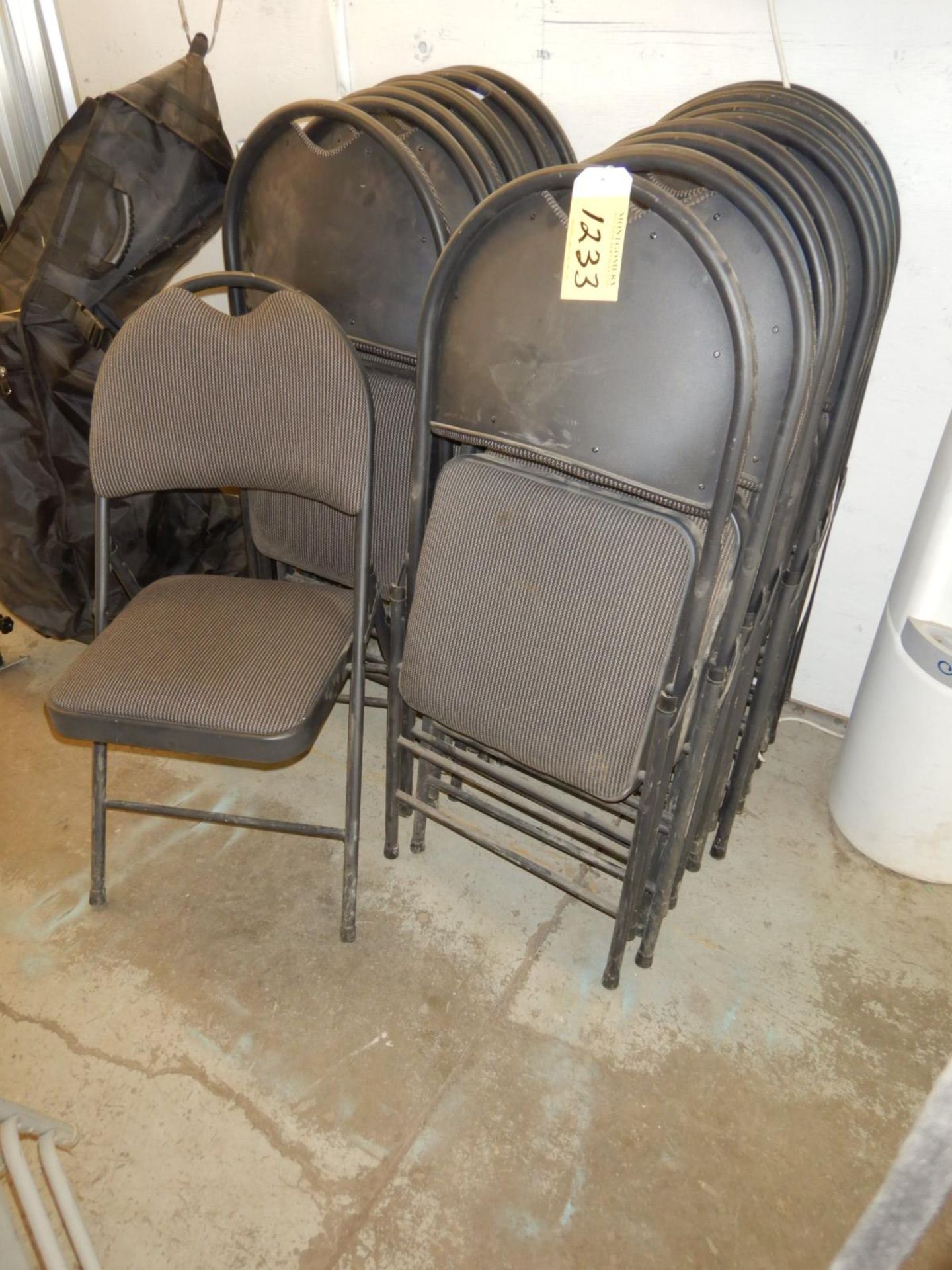 L/O METAL UPHOLSTERED FOLDING CHAIRS X 18