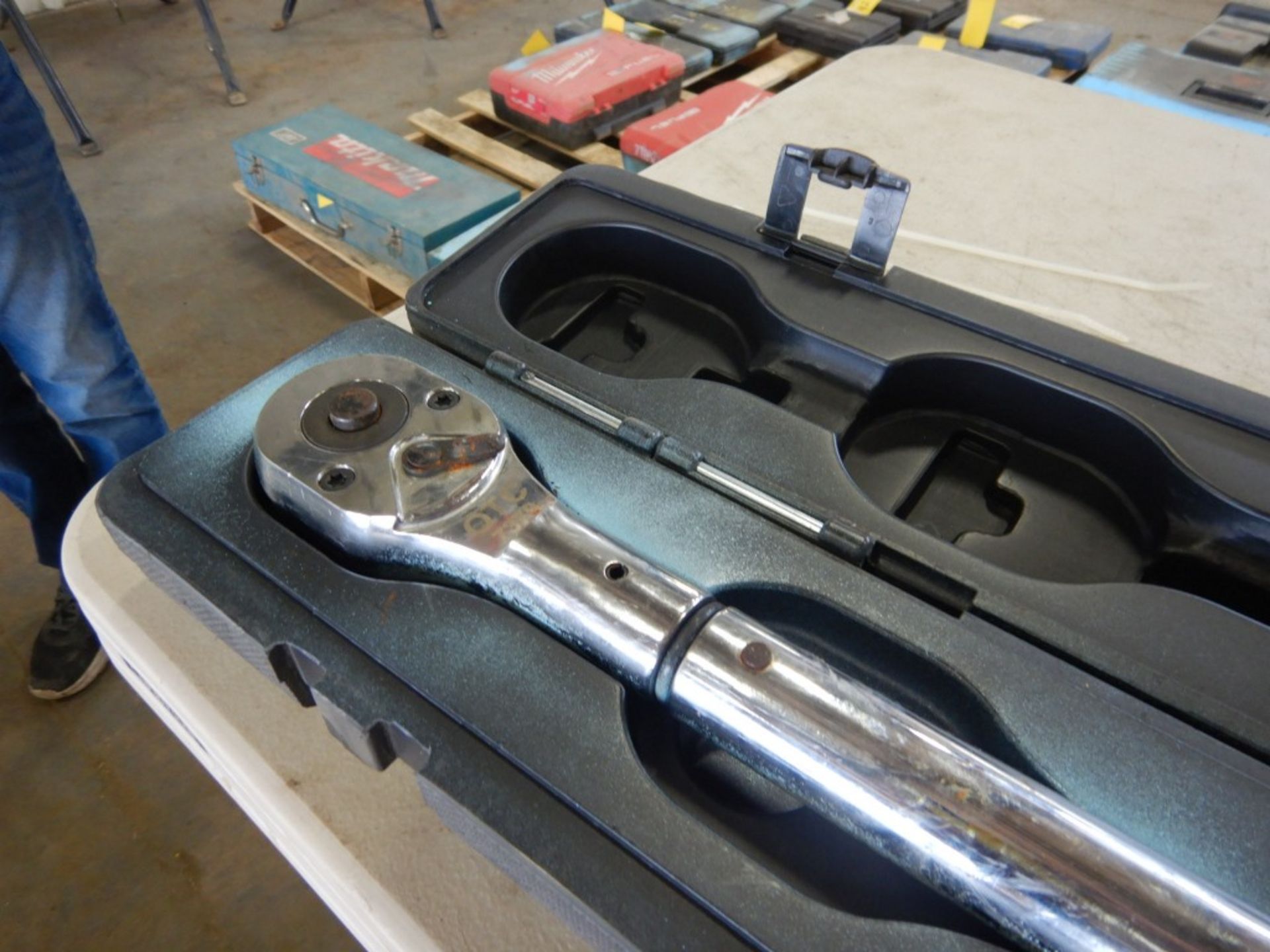 OTC 3/4 DRIVE TORQUE WRENCH, 100 - 600 FOOT LB - Image 2 of 2