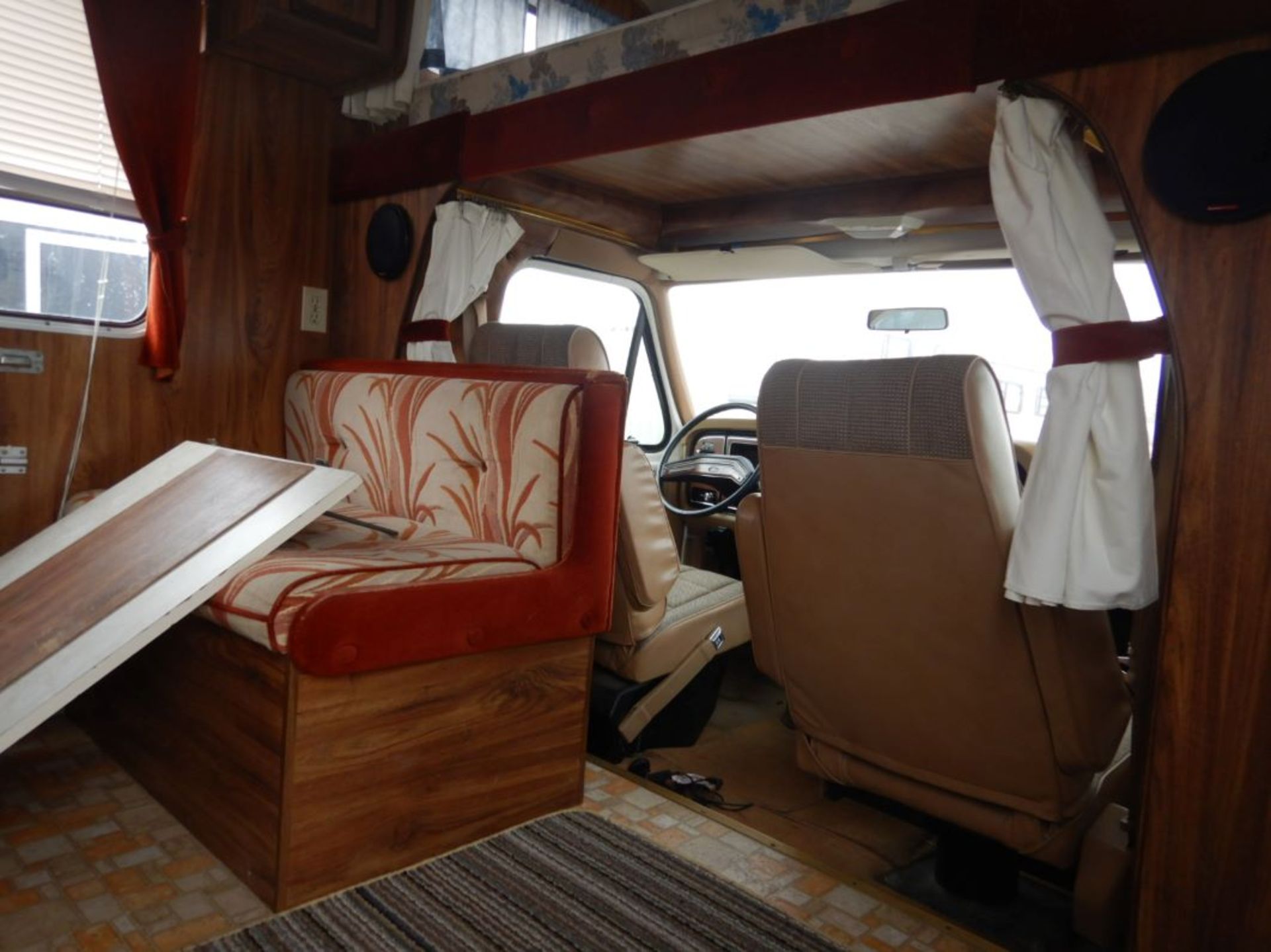 1984 ECONOLINE 350XL CLASS C VANGAARD VMF23D MOTORHOME, 81378 KM SHOWING,CHASSIS - INOPERABLE - Image 5 of 7