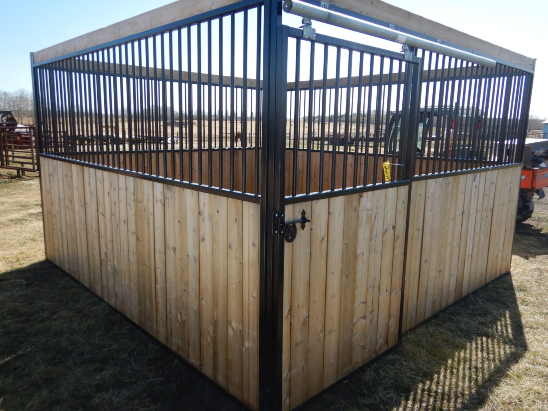 NEW 12'X12' FREESTANDING BOX STALL W/ROLLING DOOR, POWDER COATED, TREATED LUMBER - Image 3 of 6