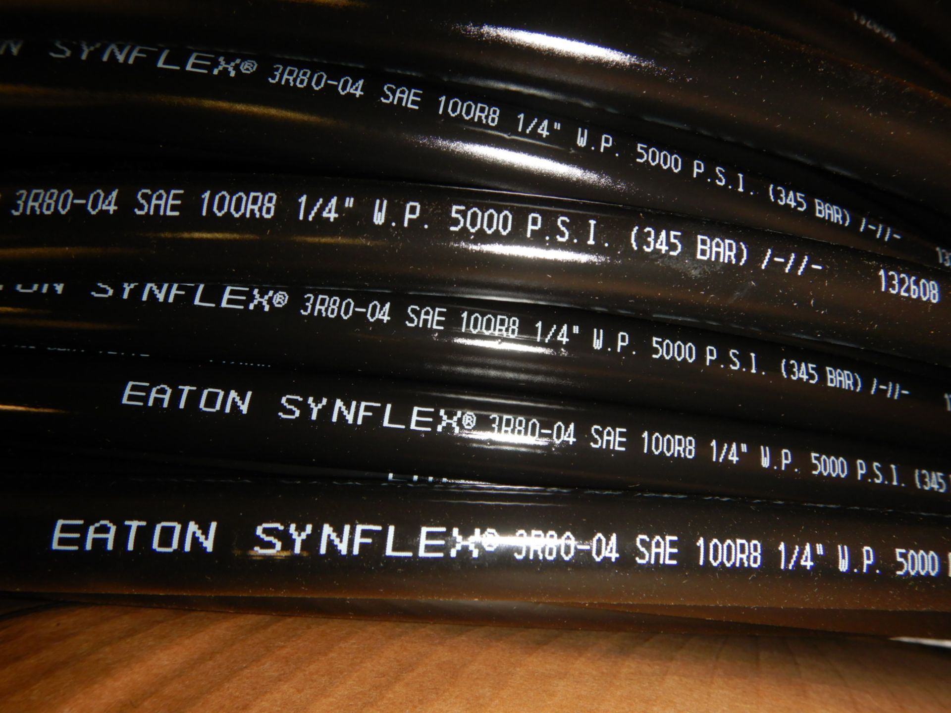 250 FT ROLL SYNFLEX 3R80-04003 1/4" X 5000 PSI THERMAL PLASTIC HYDRAULIC HOSE - Image 2 of 2