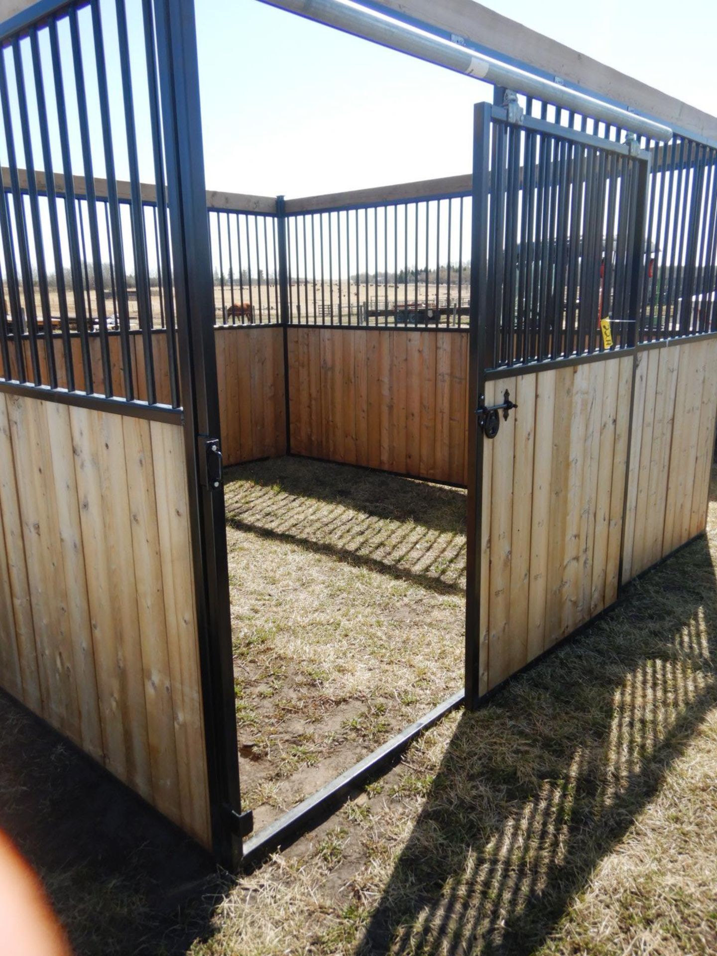 NEW 12'X12' FREESTANDING BOX STALL W/ROLLING DOOR, POWDER COATED, TREATED LUMBER - Image 4 of 6