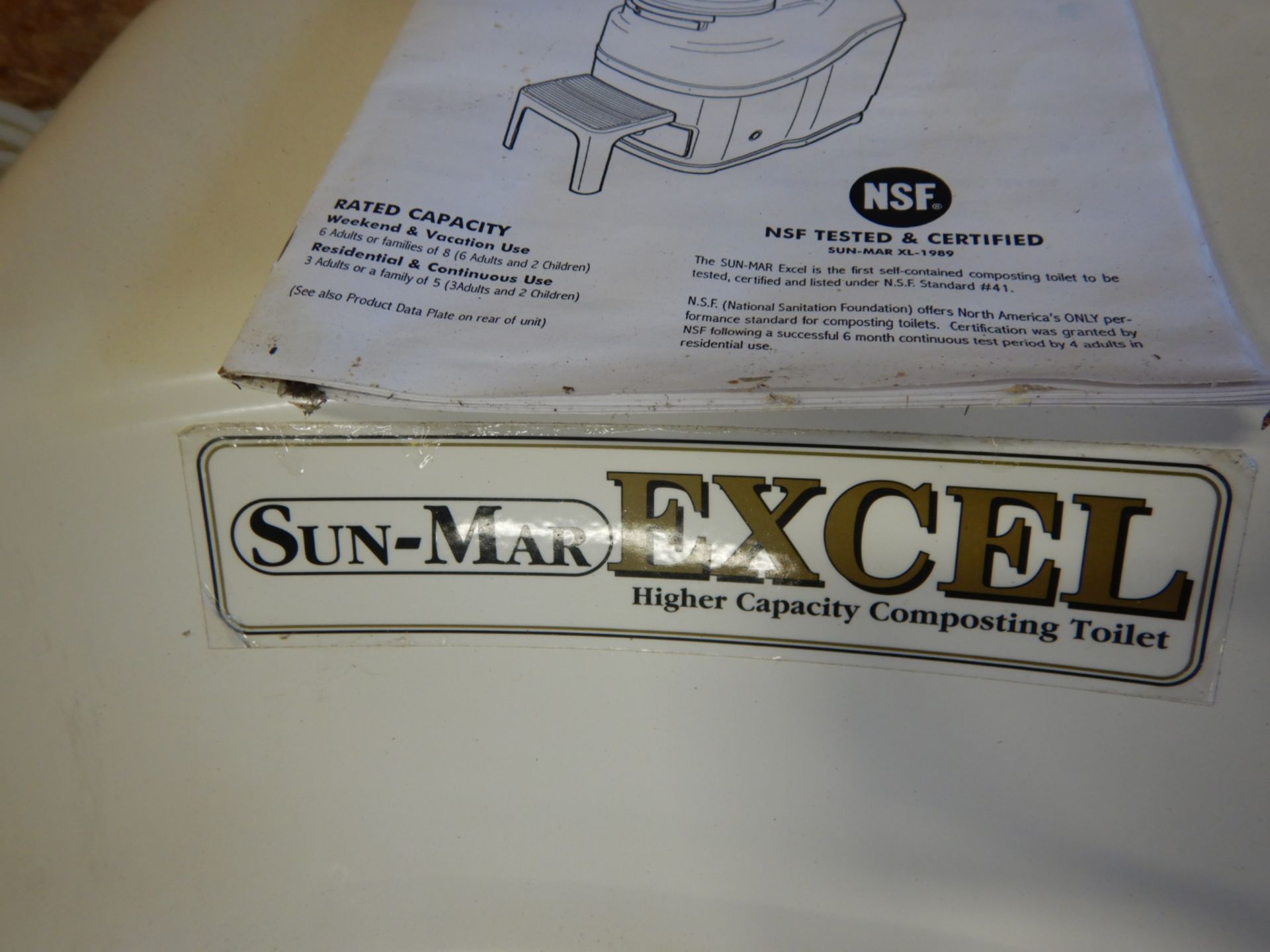 SUN-MAR EXCEL COMPOSTING TOILET W/4 BAGS COMPOST SURE BULKING MATERIAL - Image 5 of 8