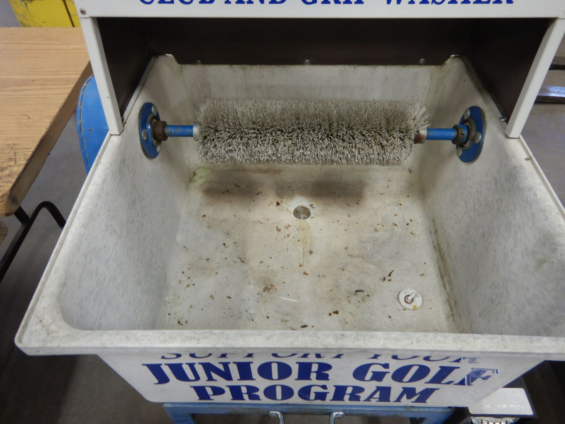 GOLF CLUB & GRIP WASHER, COIN OPERATED - Image 3 of 6