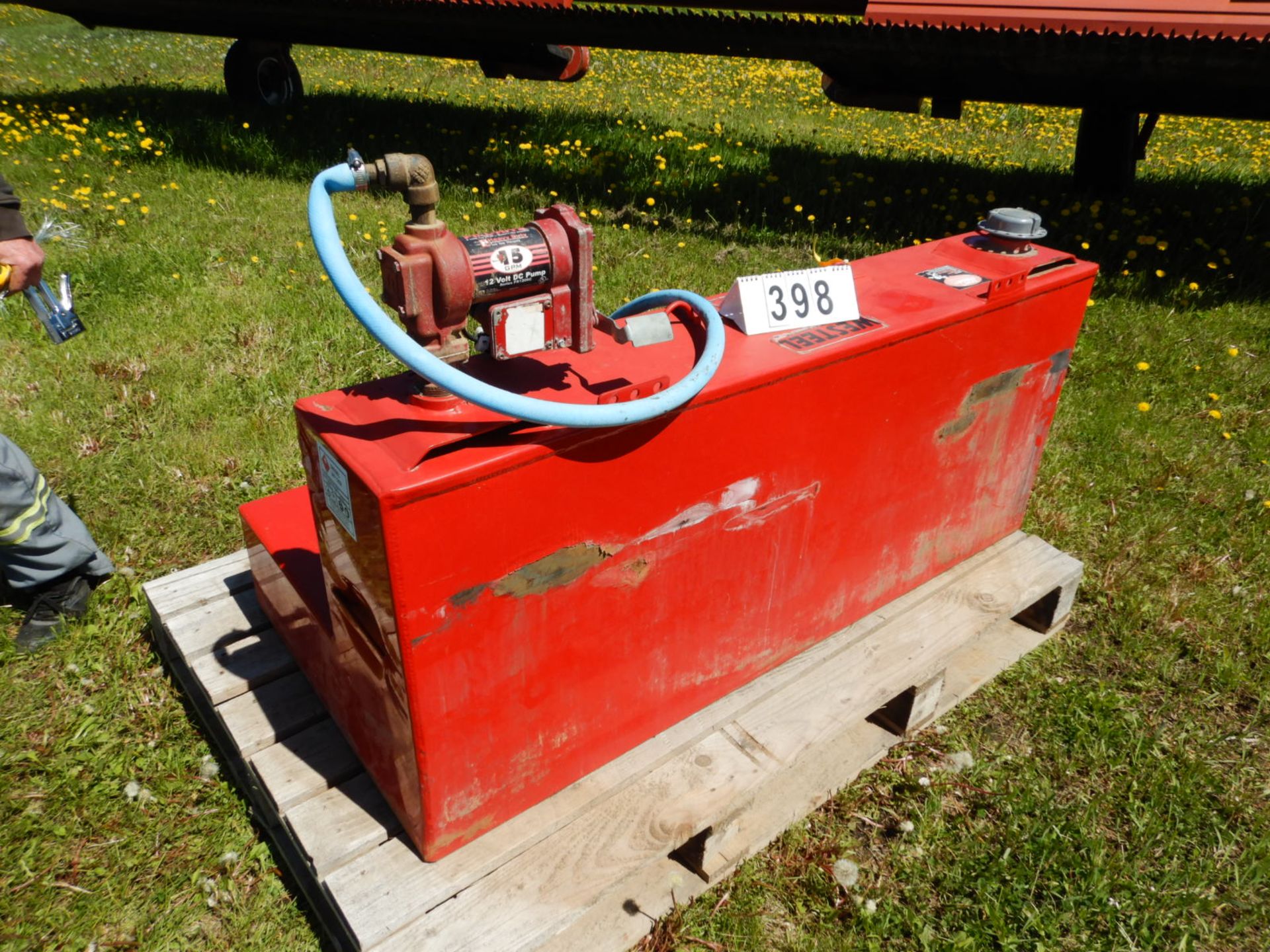 WESTSTEEL L-SHAPE DIESEL FUEL TANK WITH FILL RITE 15 GAL PUMP & FILLING HOSE & NOZZLE - Image 3 of 4