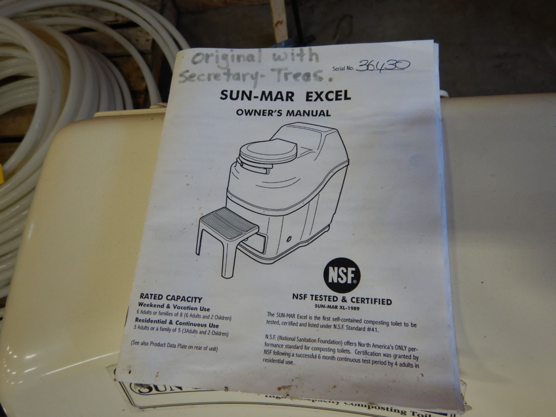 SUN-MAR EXCEL COMPOSTING TOILET W/4 BAGS COMPOST SURE BULKING MATERIAL - Image 4 of 8