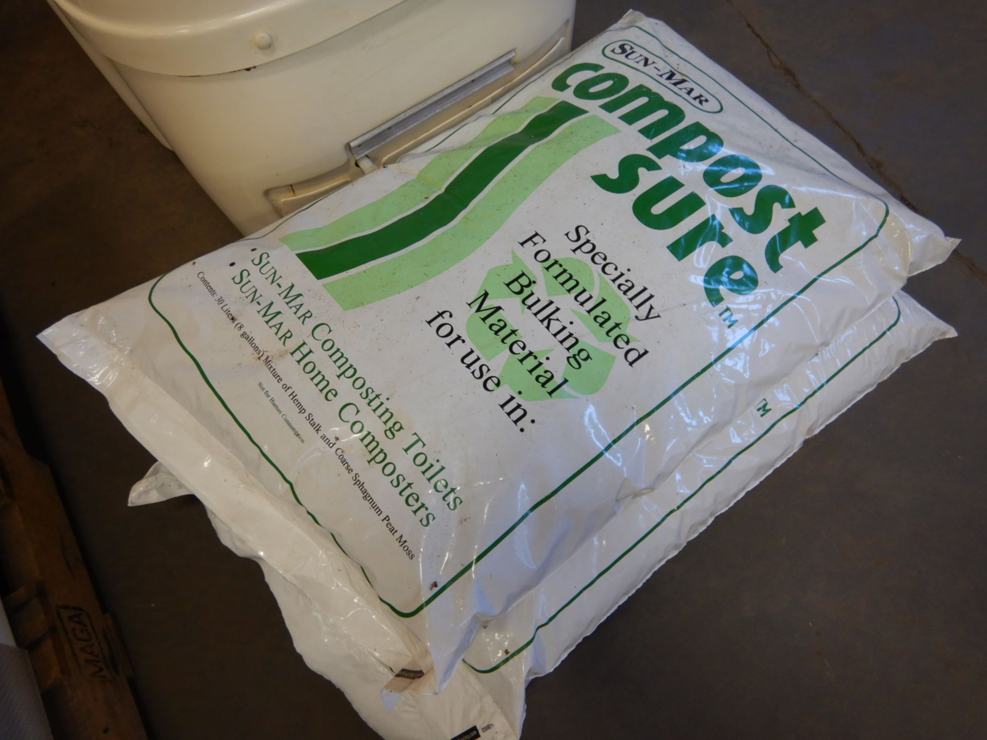 SUN-MAR EXCEL COMPOSTING TOILET W/4 BAGS COMPOST SURE BULKING MATERIAL - Image 7 of 8
