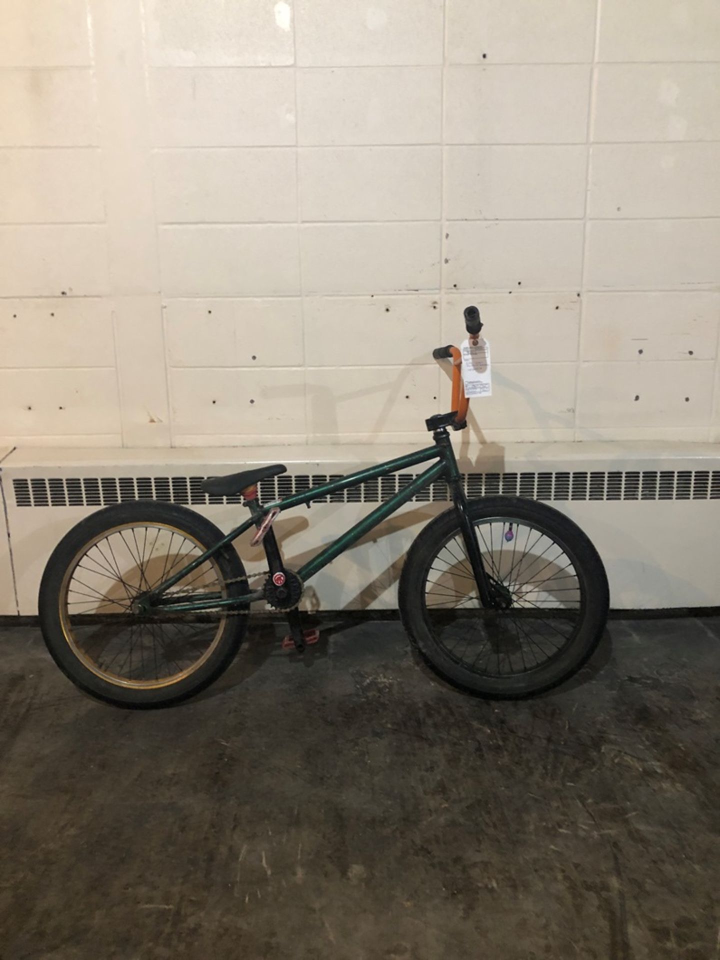 NO NAME BMX GREEN/ORANGE SIZE 20 inches BMX Speed N/A Tag # 425