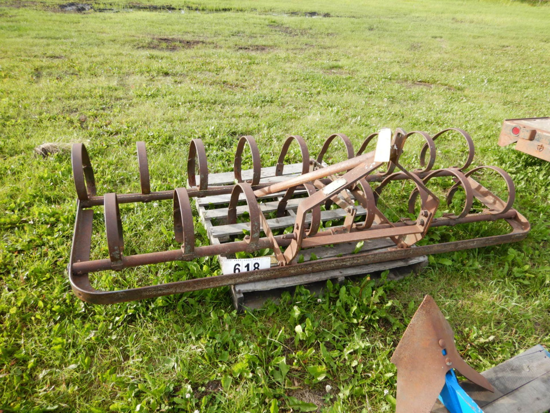 FARM IMP. ROAD MACH. 8 FT X 3PT SPRING TINE CULTIVATOR