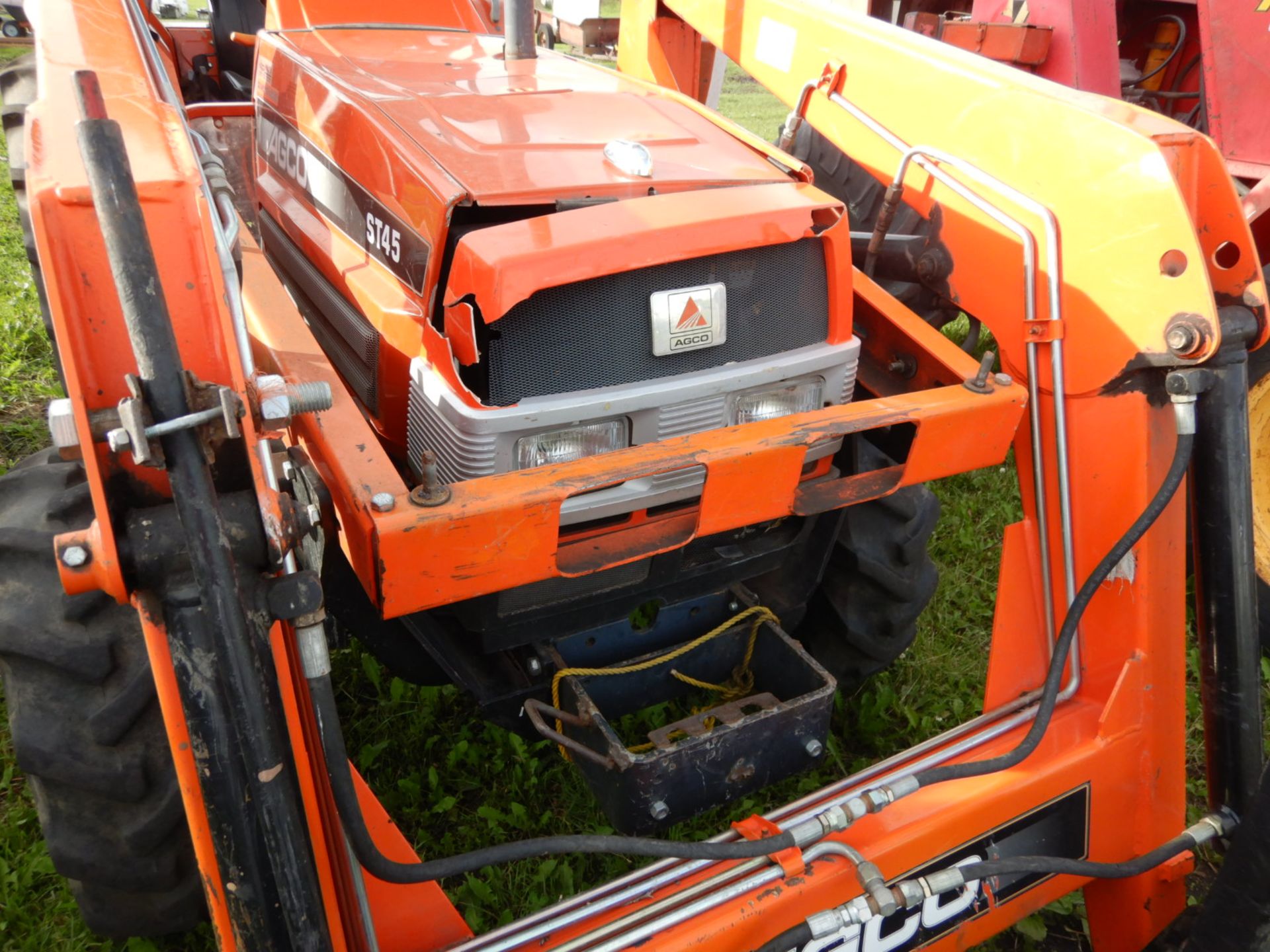 AGCO ST45 4WD COMPACT TRACTOR W/AGCO SL48 FEL, PALLET FORK ATTACH,(NO BUCKET), 3 PT, HYD, ROPS, - Image 2 of 7