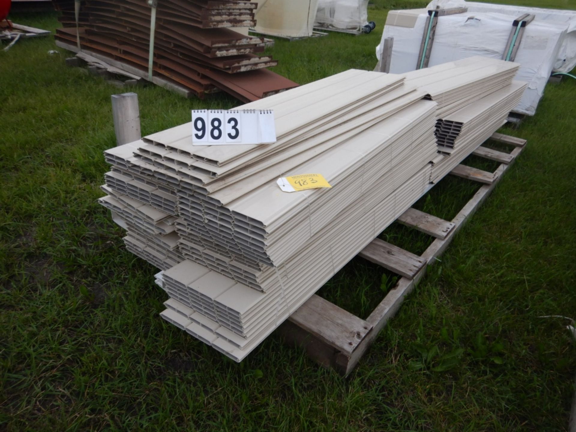 L/O 12"X51 FT PPLY FENCE BOARDS, POLY FENCE POSTS