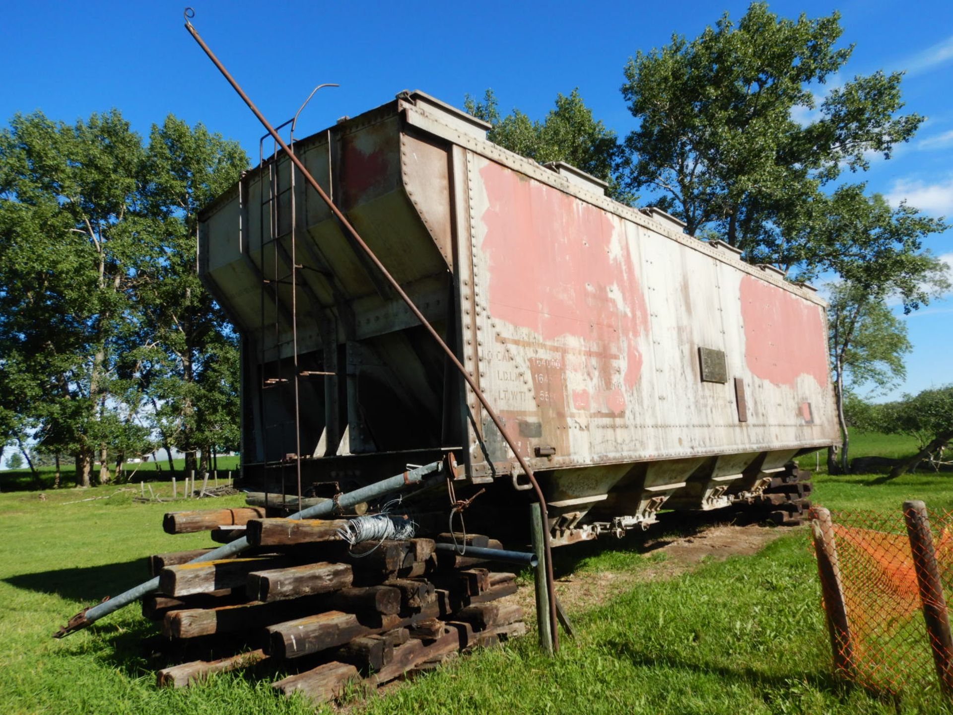 32 FT +- GRAIN HOPPER CAR - NO WHEELS, LOCATED @ 39427 RNG RD 250, LACOMBE COUNTYTO VIEW: CALL TED @