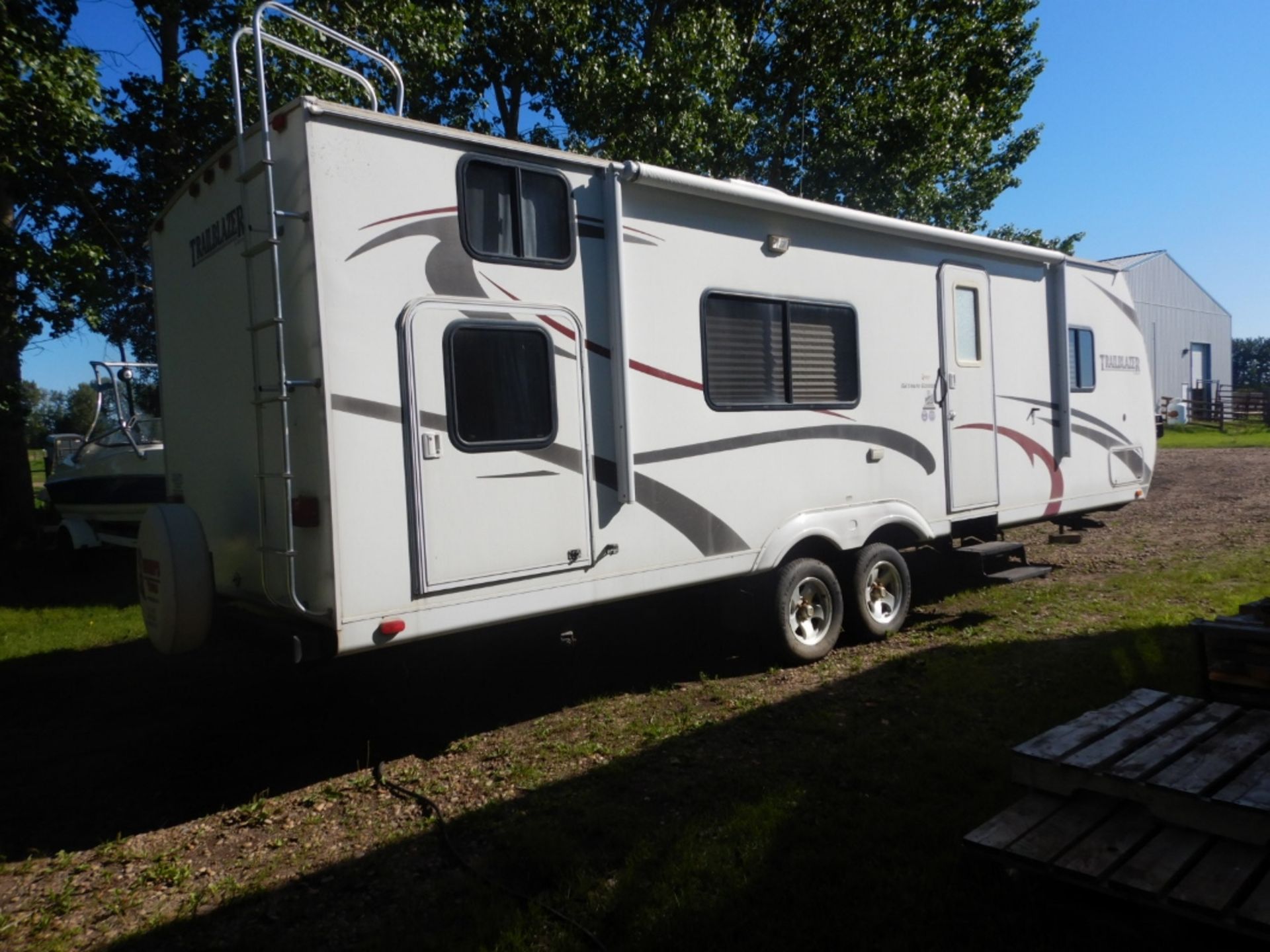 2009 KOMFORT TRAILBLAZER 278 SE TRAVEL TRAILER W/ ONE SLIDE OUT - Image 5 of 16