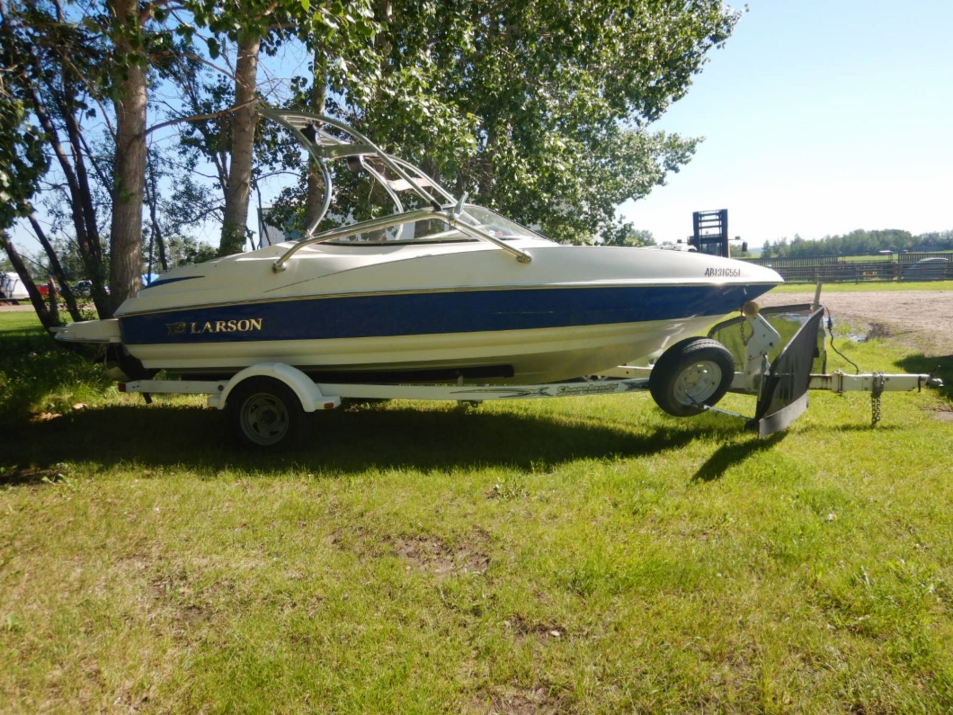 2008 LARSON SENZA SEN-186 I/O /SS MOTORBOAT & TRAILER - Image 5 of 18