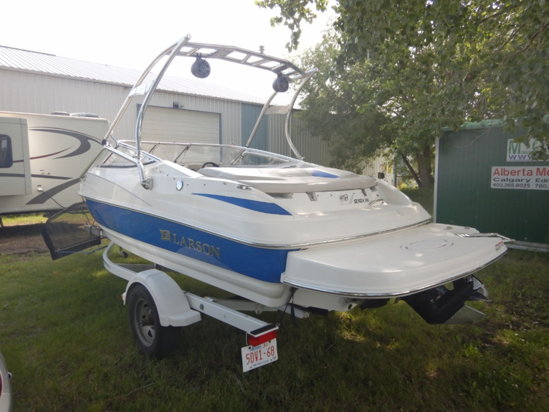 2008 LARSON SENZA SEN-186 I/O /SS MOTORBOAT & TRAILER - Image 2 of 18