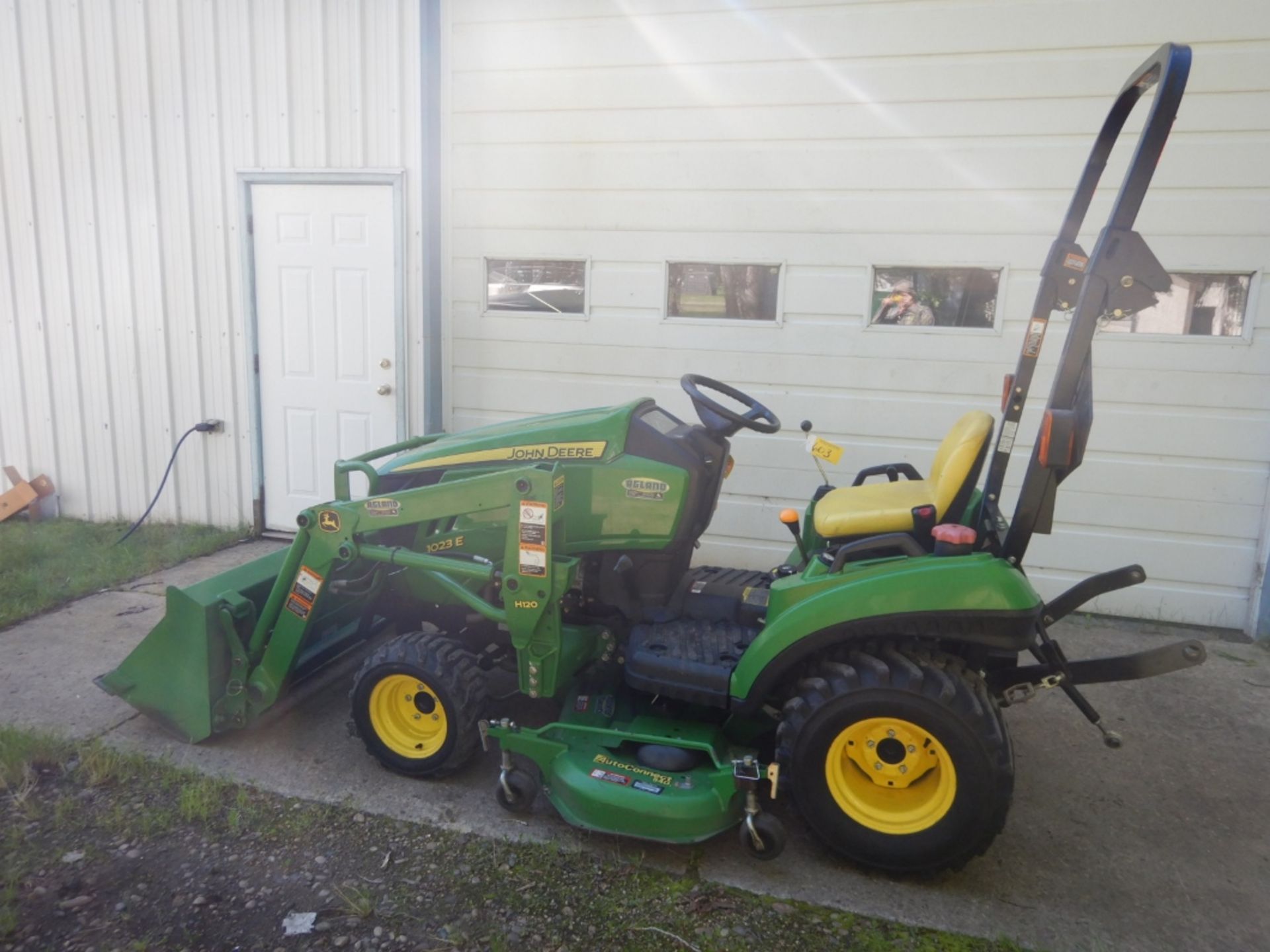 2012 JOHN DEERE 1023E 4WD COMPACT TRACTOR W/ FRONT END LOADER, 3 HYDRAULICS, DELUXE HOOD GUARD, - Image 3 of 11