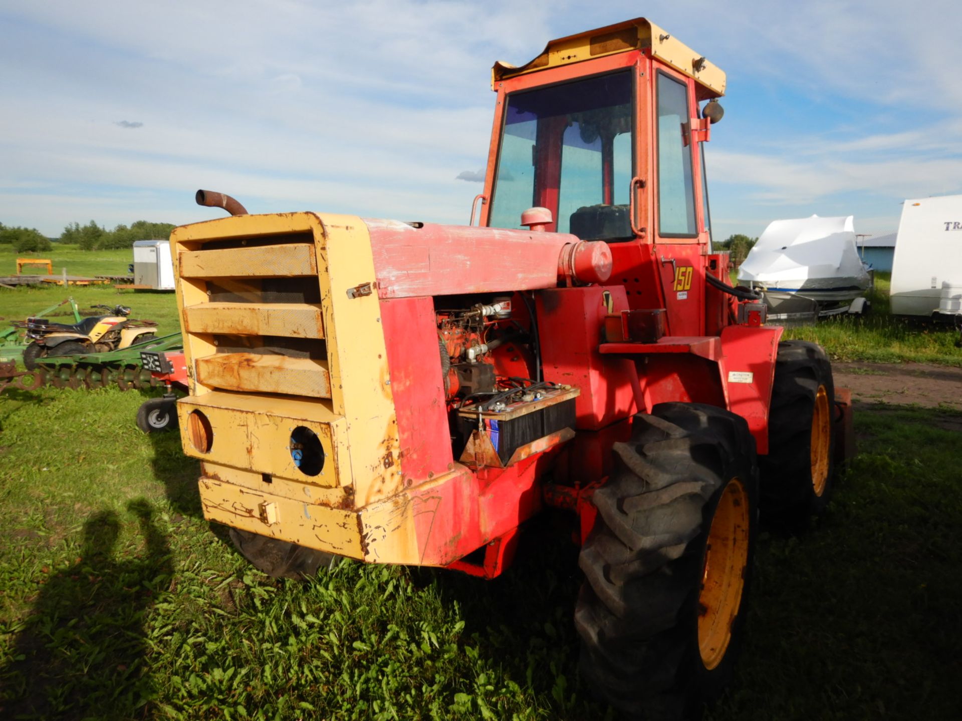 VERSATILE 150 DIESEL BI-DIRECTIONAL TRACTOR W/CAB, FEL & BUCKET, 24" RUBBER, 5128 HRS SHOWINGS/N - Image 4 of 6