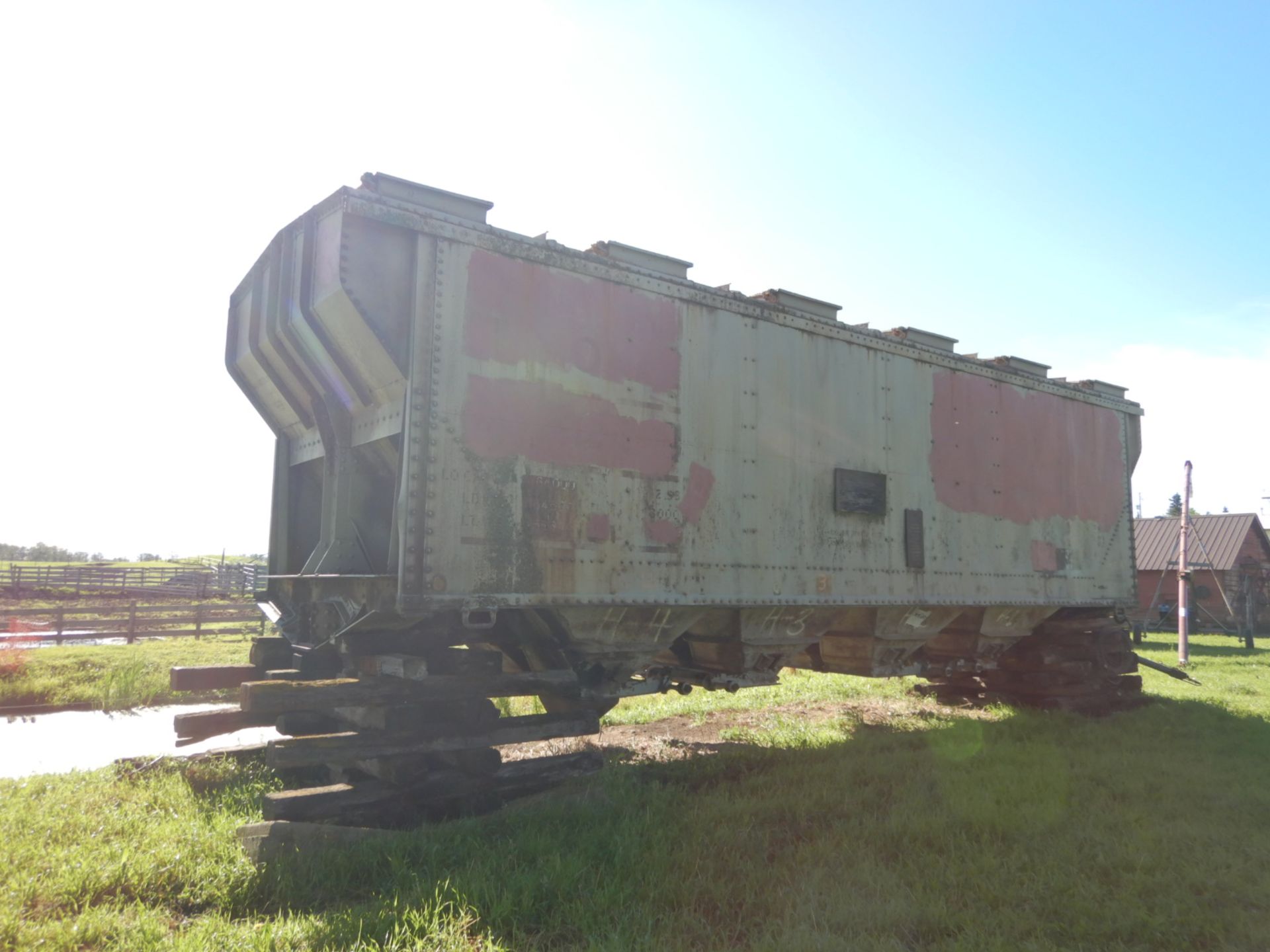 32 FT +- GRAIN HOPPER CAR - NO WHEELS, LOCATED @ 39427 RNG RD 250, LACOMBE COUNTYTO VIEW: CALL TED @ - Image 2 of 2