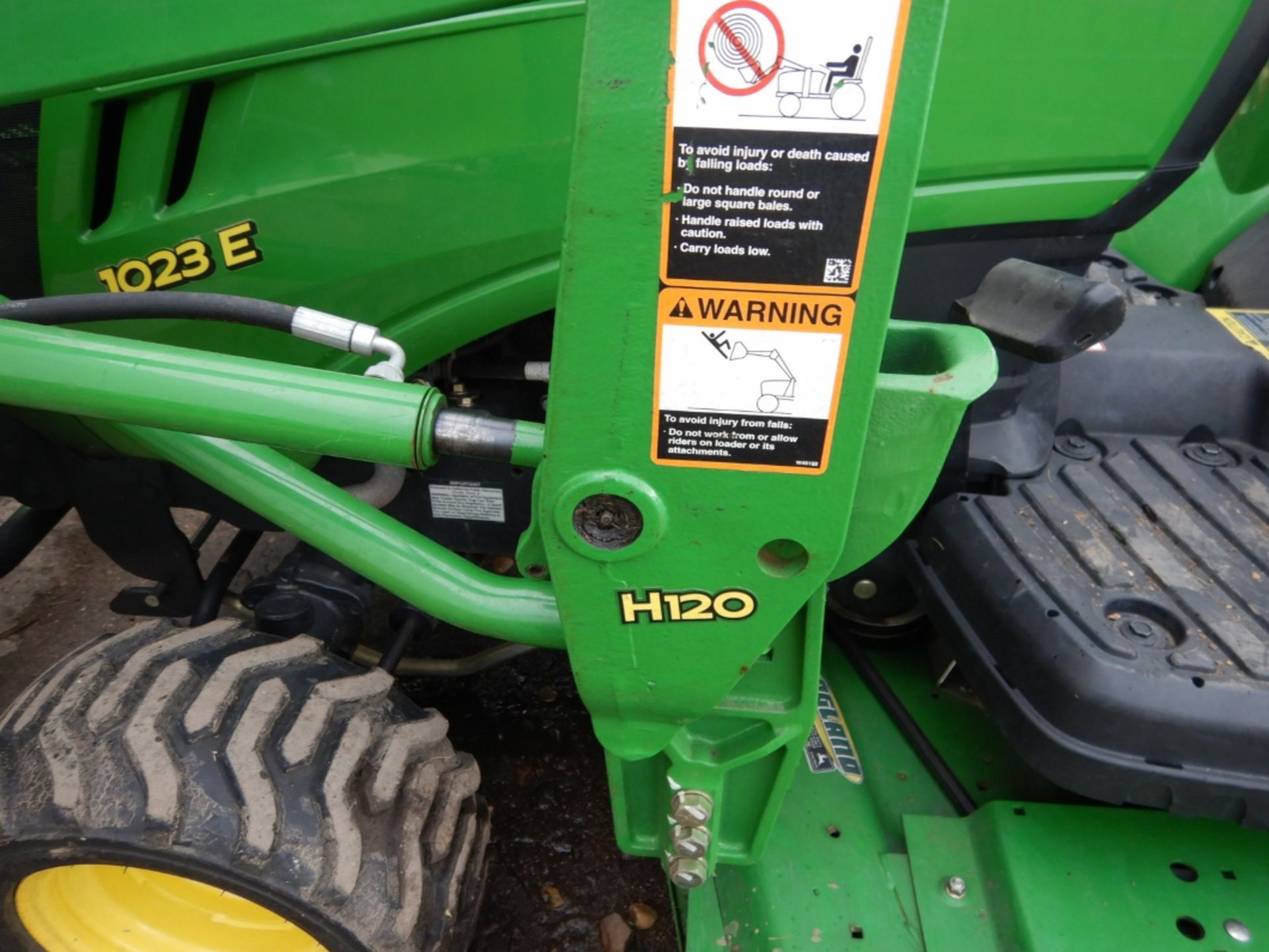 2012 JOHN DEERE 1023E 4WD COMPACT TRACTOR W/ FRONT END LOADER, 3 HYDRAULICS, DELUXE HOOD GUARD, - Image 8 of 11