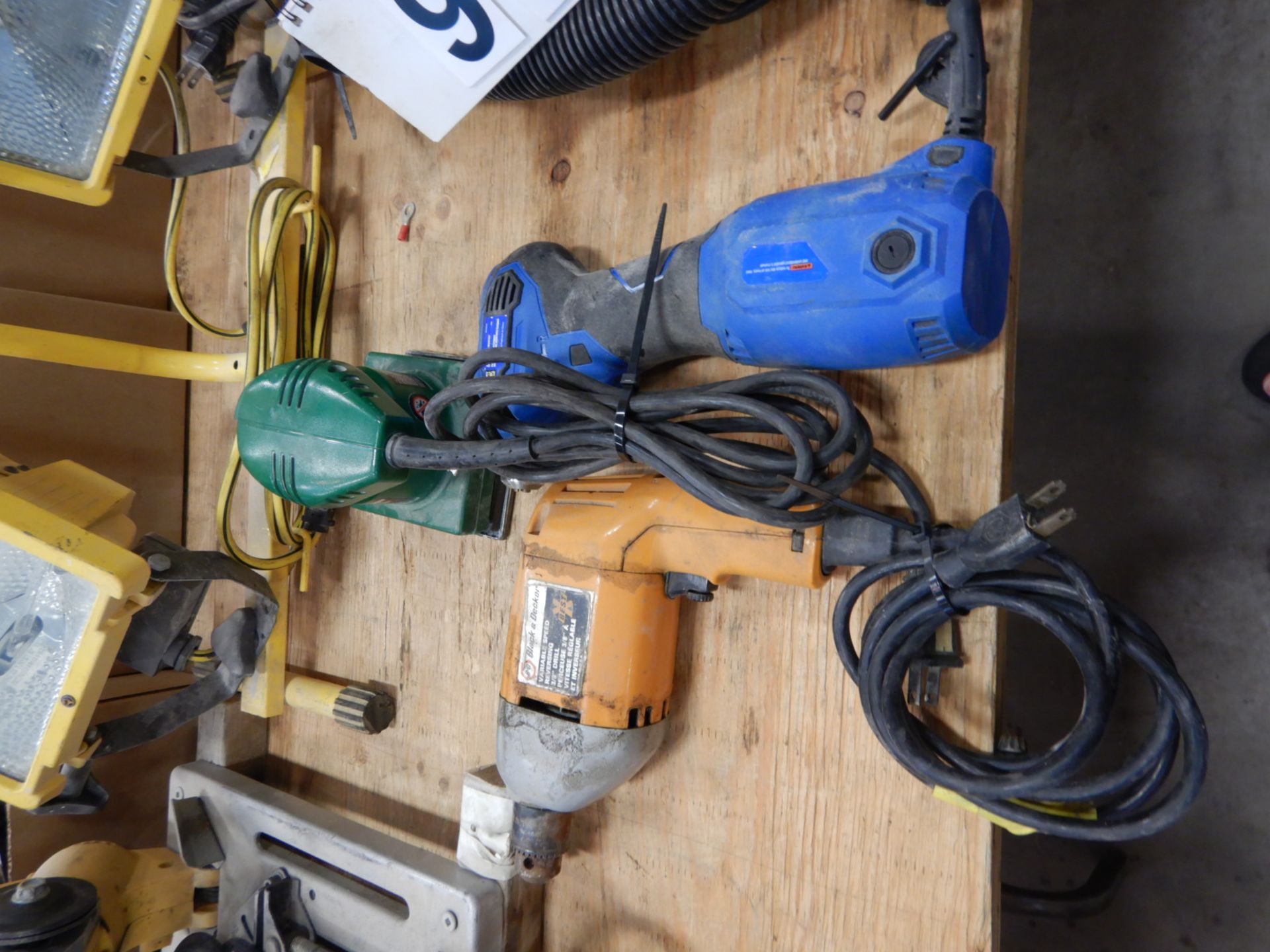 L/O MISC TOOLS INCLUDING BOSCH LAMINATE ROUTER, AIR HOSE, TILE CUTTER, ELECTRIC DRILLS, PAD - Image 5 of 9