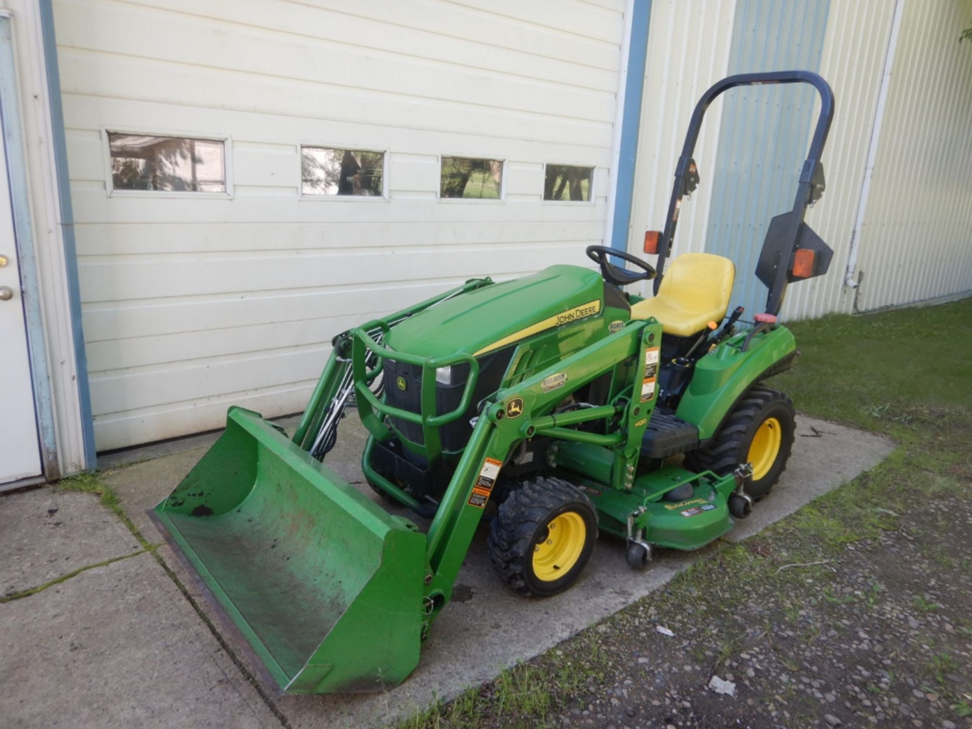2012 JOHN DEERE 1023E 4WD COMPACT TRACTOR W/ FRONT END LOADER, 3 HYDRAULICS, DELUXE HOOD GUARD,