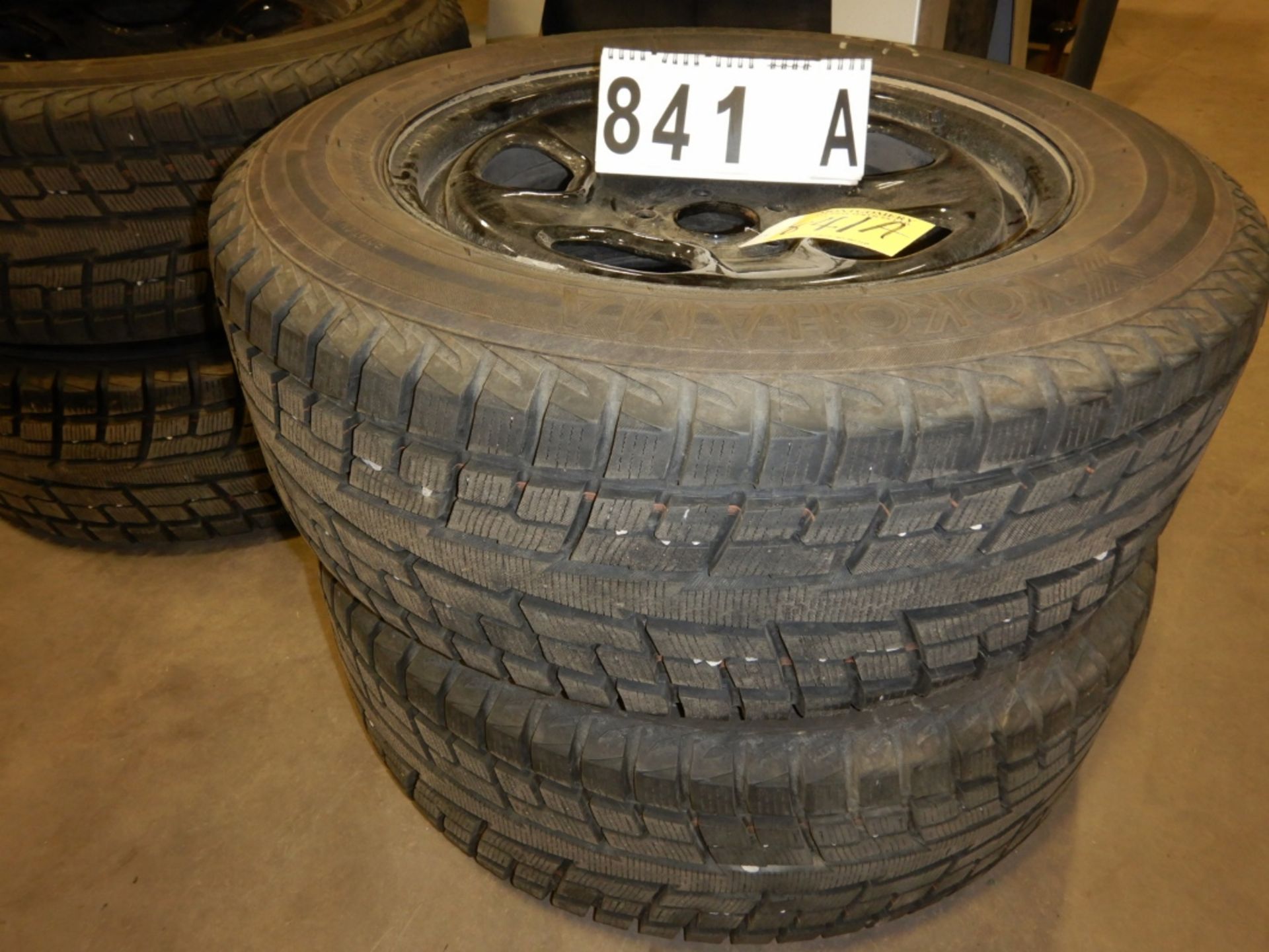 4-YOKAHAMA 245/60R18 ICE GUARD TIRES W/FORD RIMS (LESS THAN 3000 KM ON TIRES) - Image 2 of 3