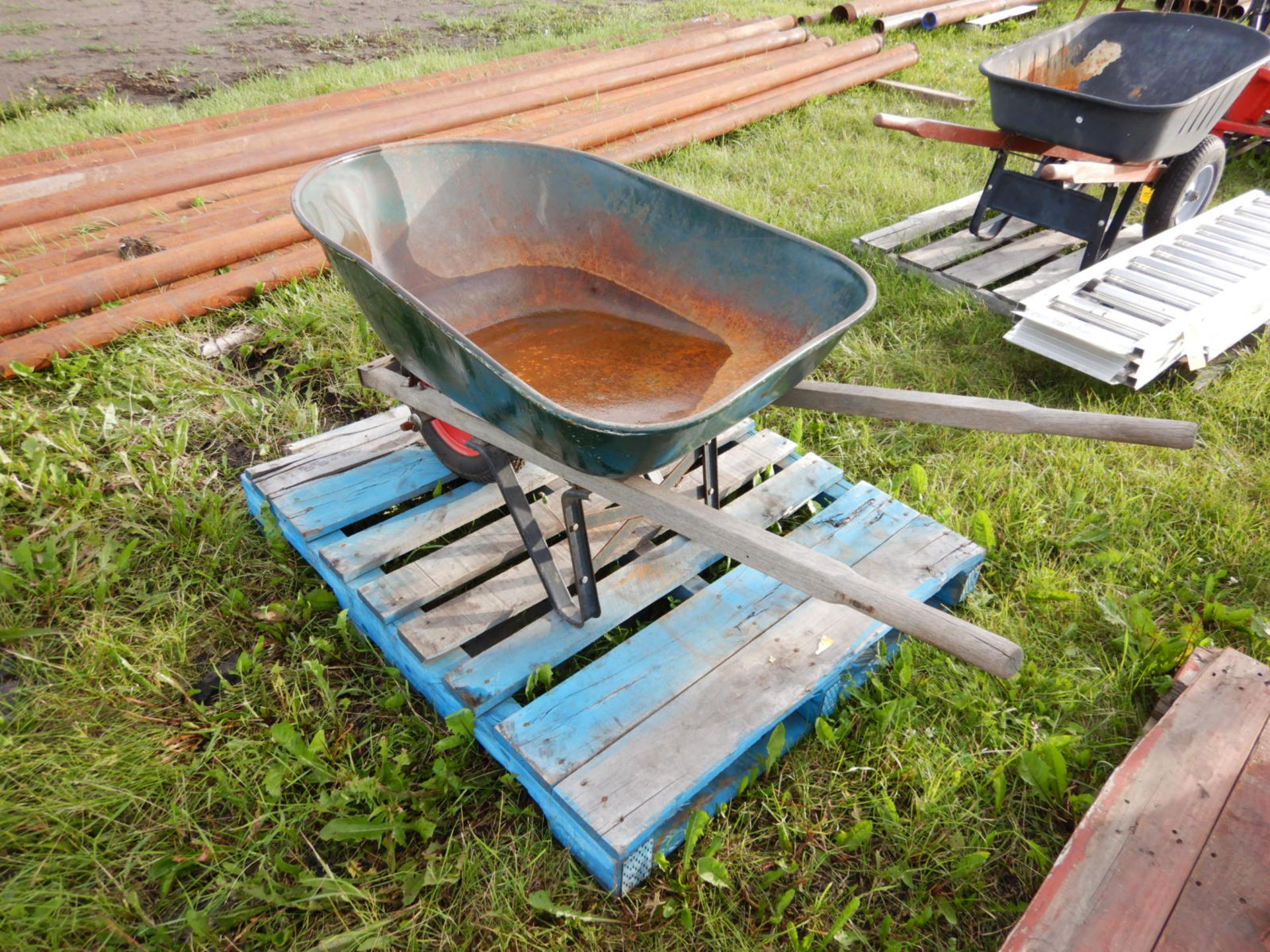 CONTRACTORS WHEEL BARROW - Image 2 of 2