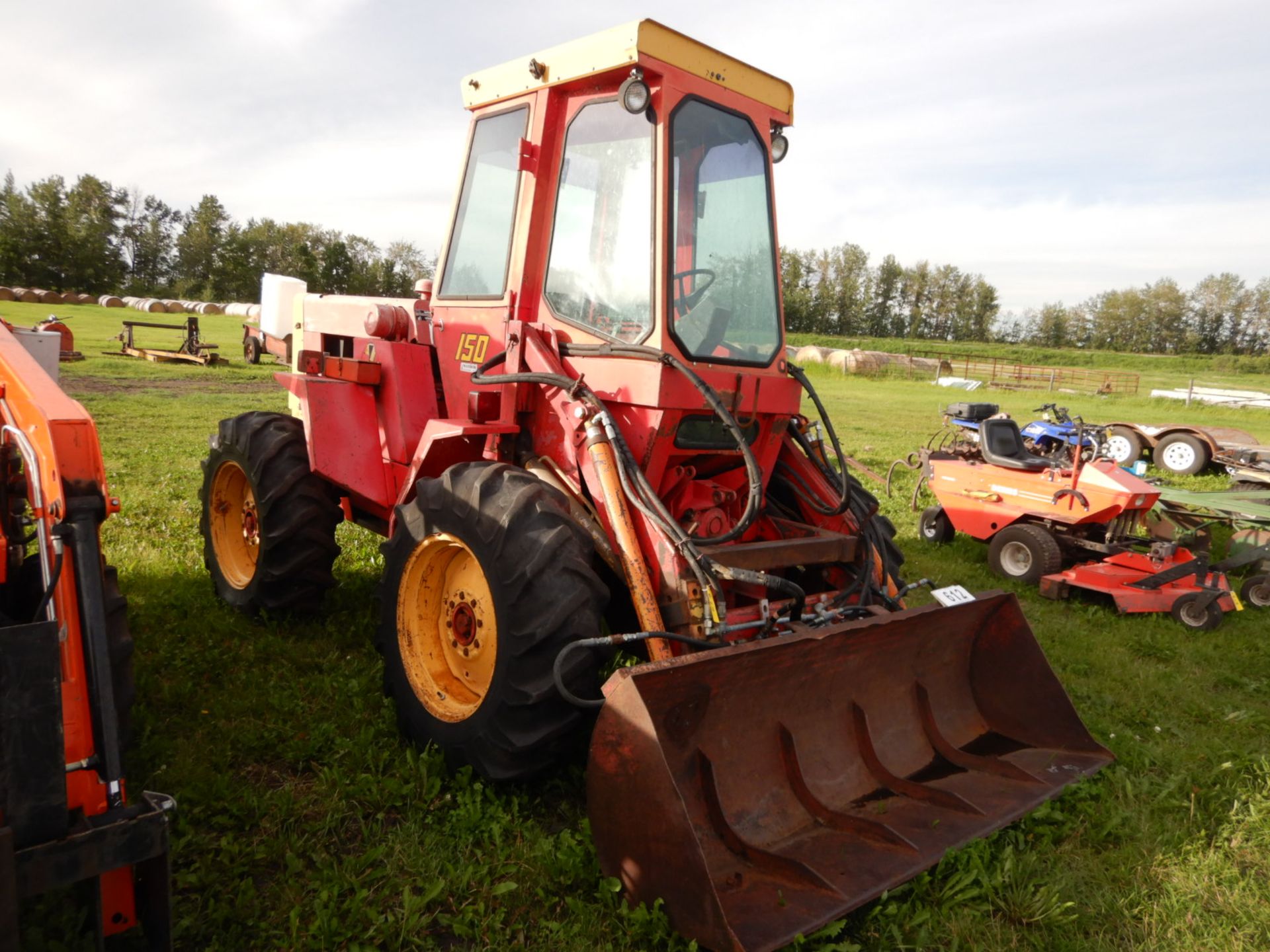 VERSATILE 150 DIESEL BI-DIRECTIONAL TRACTOR W/CAB, FEL & BUCKET, 24" RUBBER, 5128 HRS SHOWINGS/N