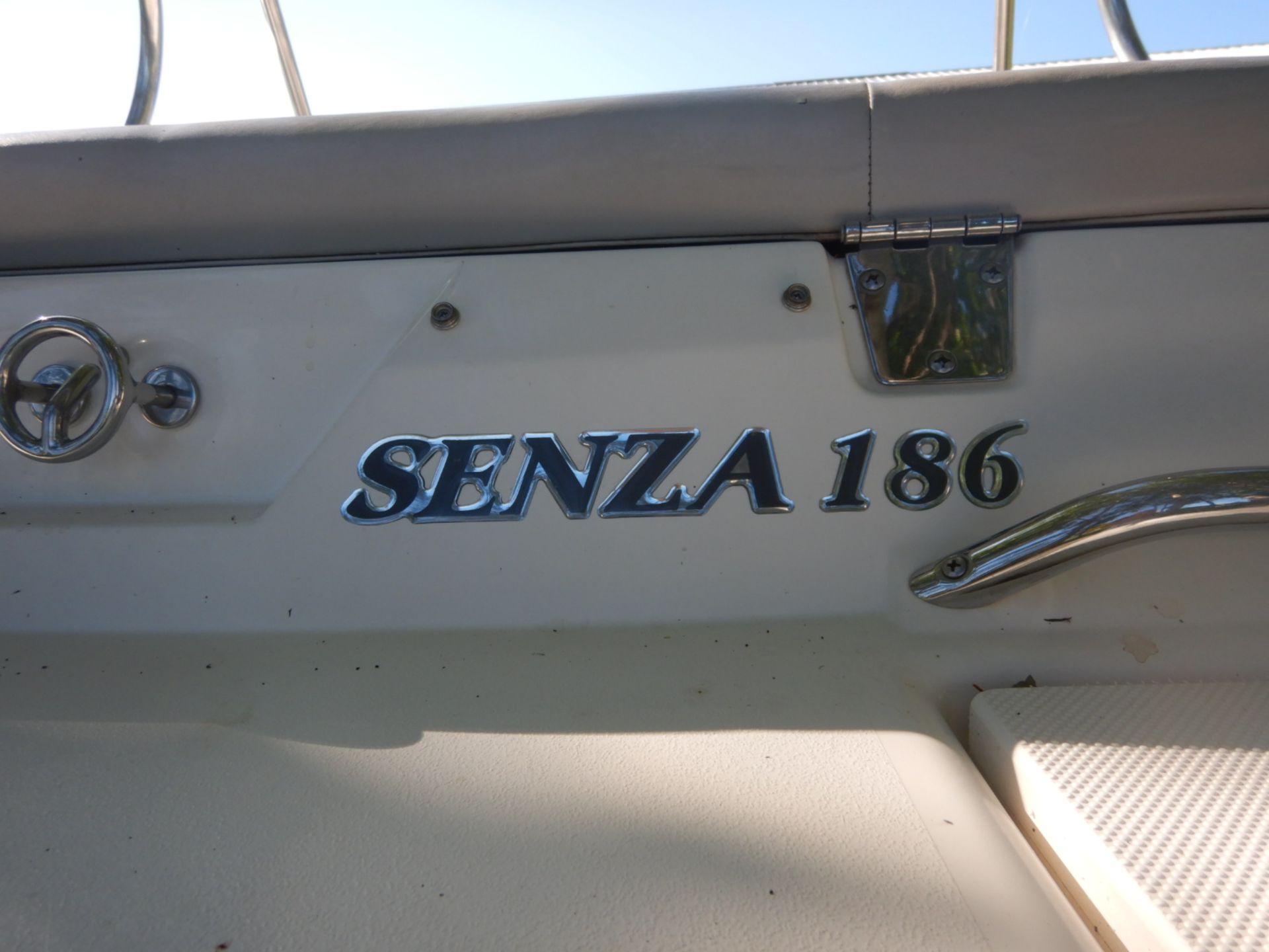 2008 LARSON SENZA SEN-186 I/O /SS MOTORBOAT & TRAILER - Image 13 of 18