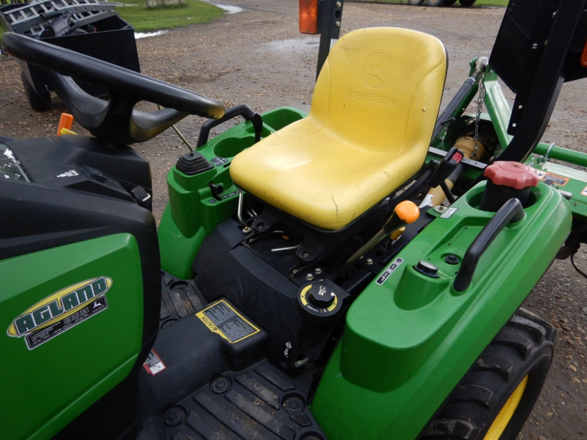 2012 JOHN DEERE 1023E 4WD COMPACT TRACTOR W/ FRONT END LOADER, 3 HYDRAULICS, DELUXE HOOD GUARD, - Image 5 of 11