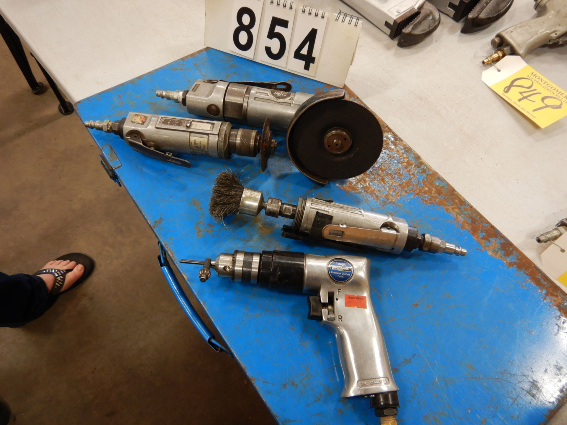 L/O AIR TOOLS INCLUDING 1-ANGLE GRINDER, 1-DRILL, 2-DIE GRINDERS