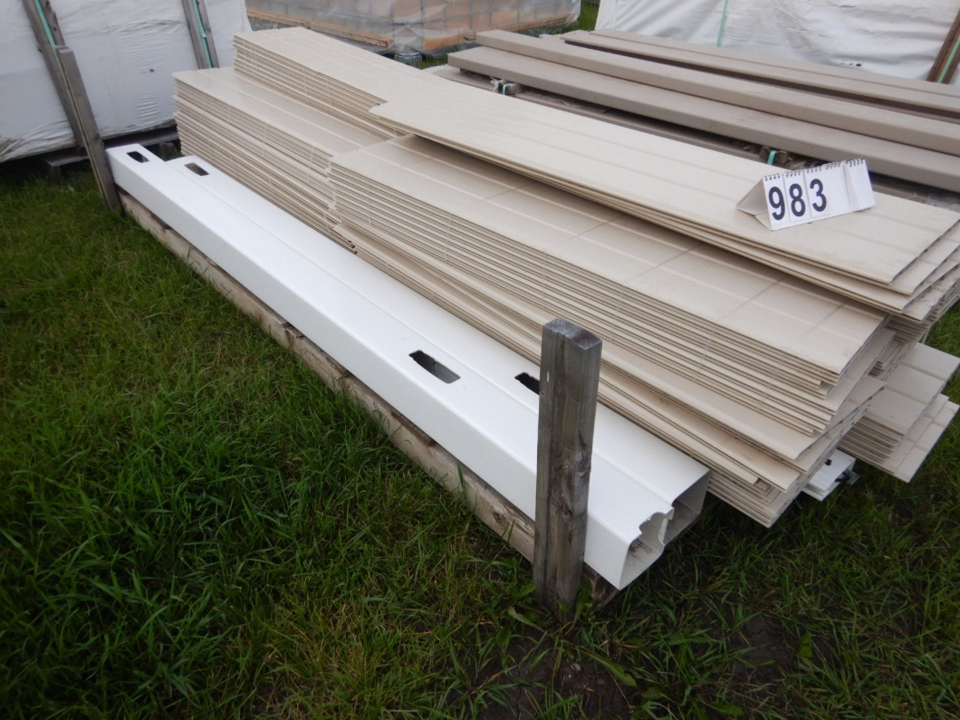 L/O 12"X51 FT PPLY FENCE BOARDS, POLY FENCE POSTS - Image 2 of 2
